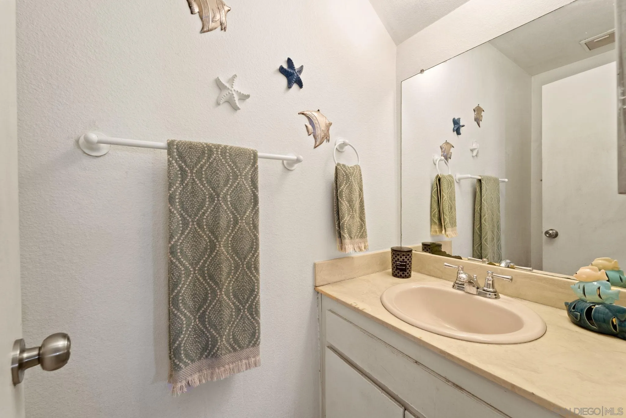 1322 W San Ysidro Blvd Unit B