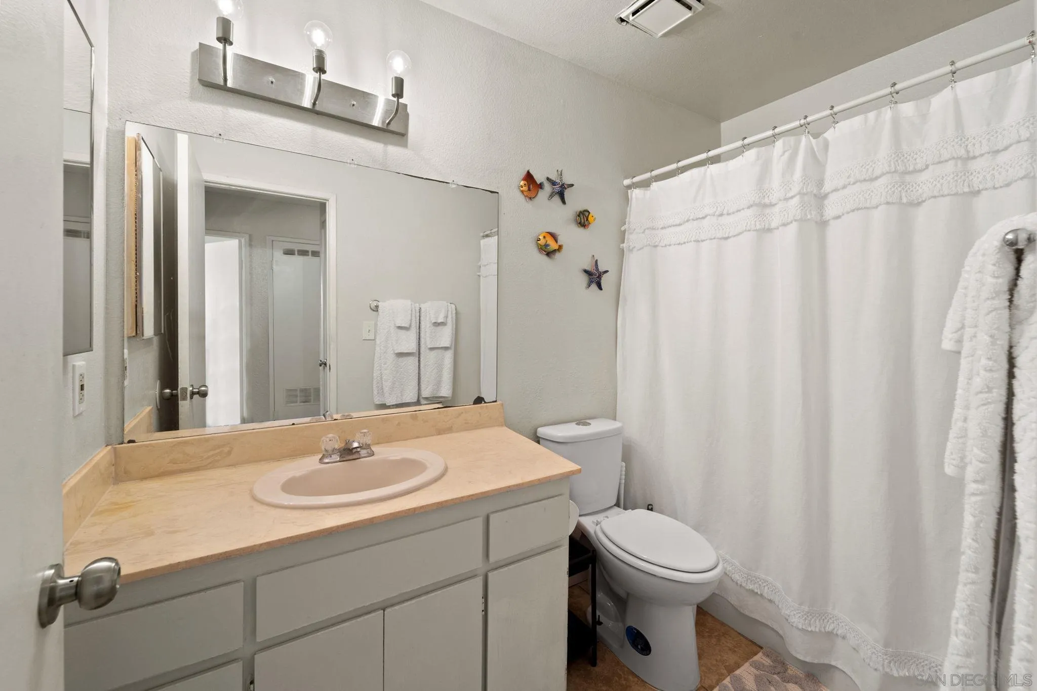 1322 W San Ysidro Blvd Unit B