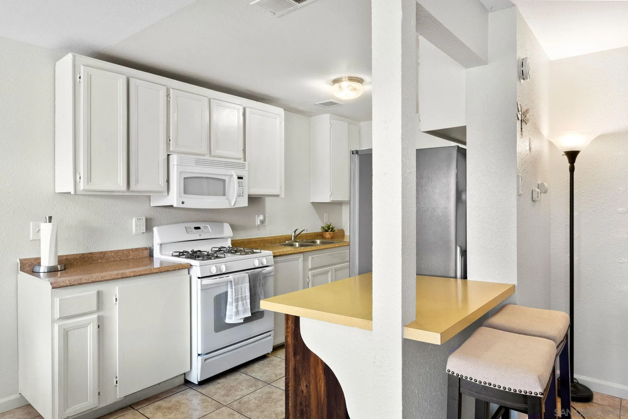 1322 W San Ysidro Blvd Unit B