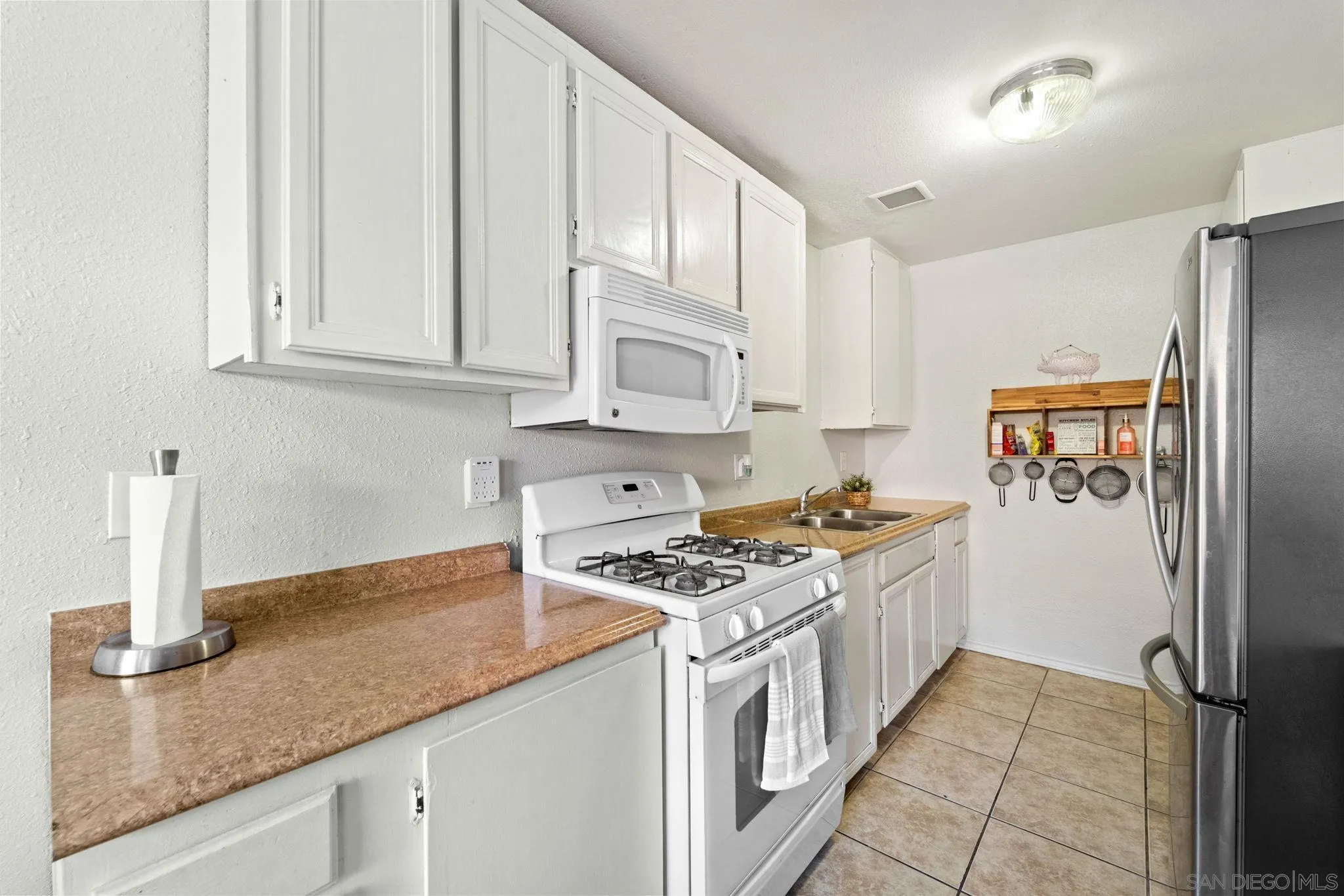 1322 W San Ysidro Blvd Unit B