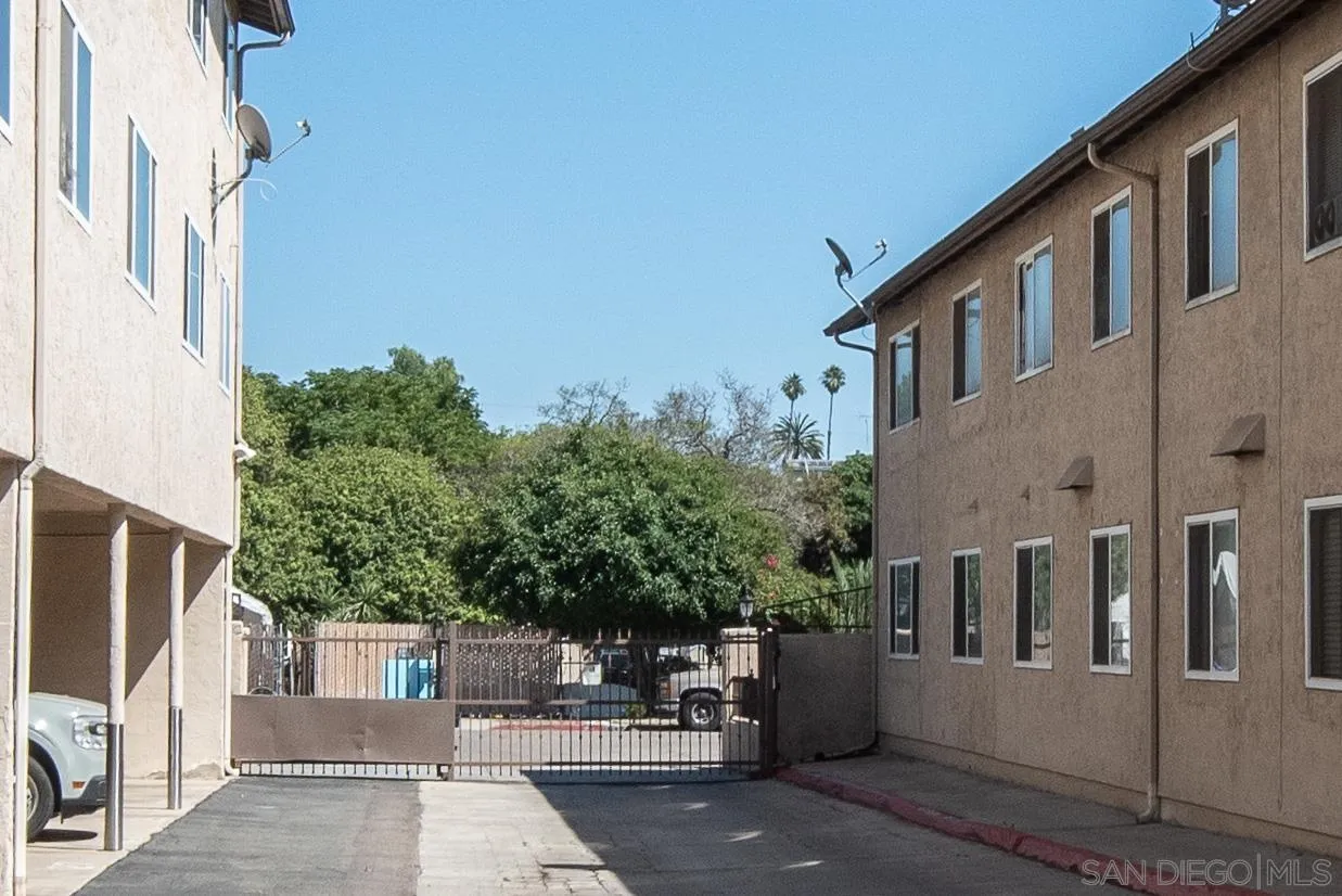 3295 Ocean View Blvd Unit 30