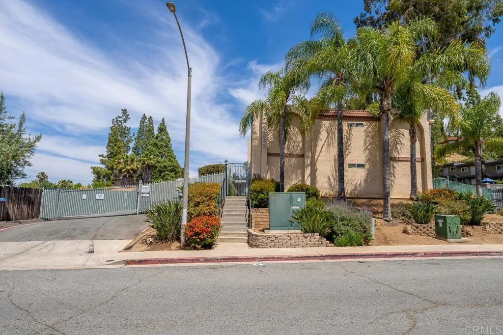 3557 Kenora Dr. Unit 15