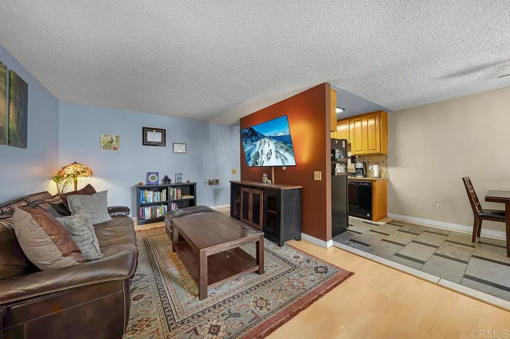 3557 Kenora Dr. Unit 15