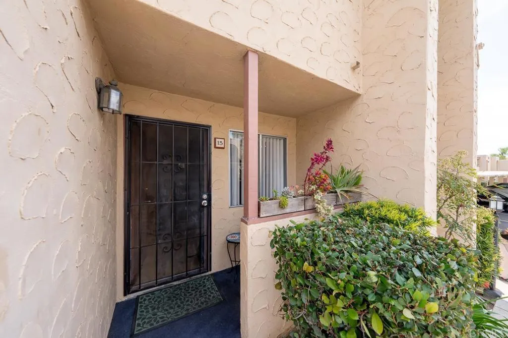 3557 Kenora Dr. Unit 15
