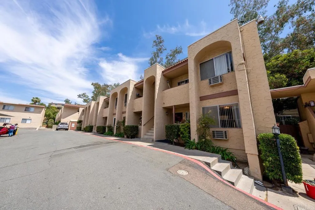 3557 Kenora Dr. Unit 15