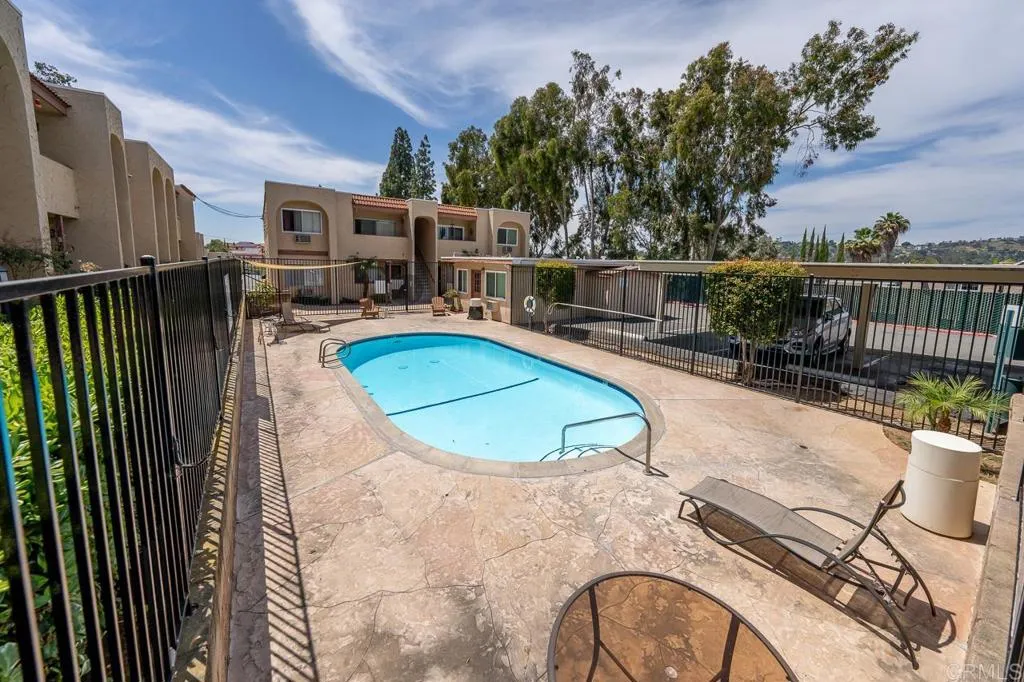 3557 Kenora Dr. Unit 15