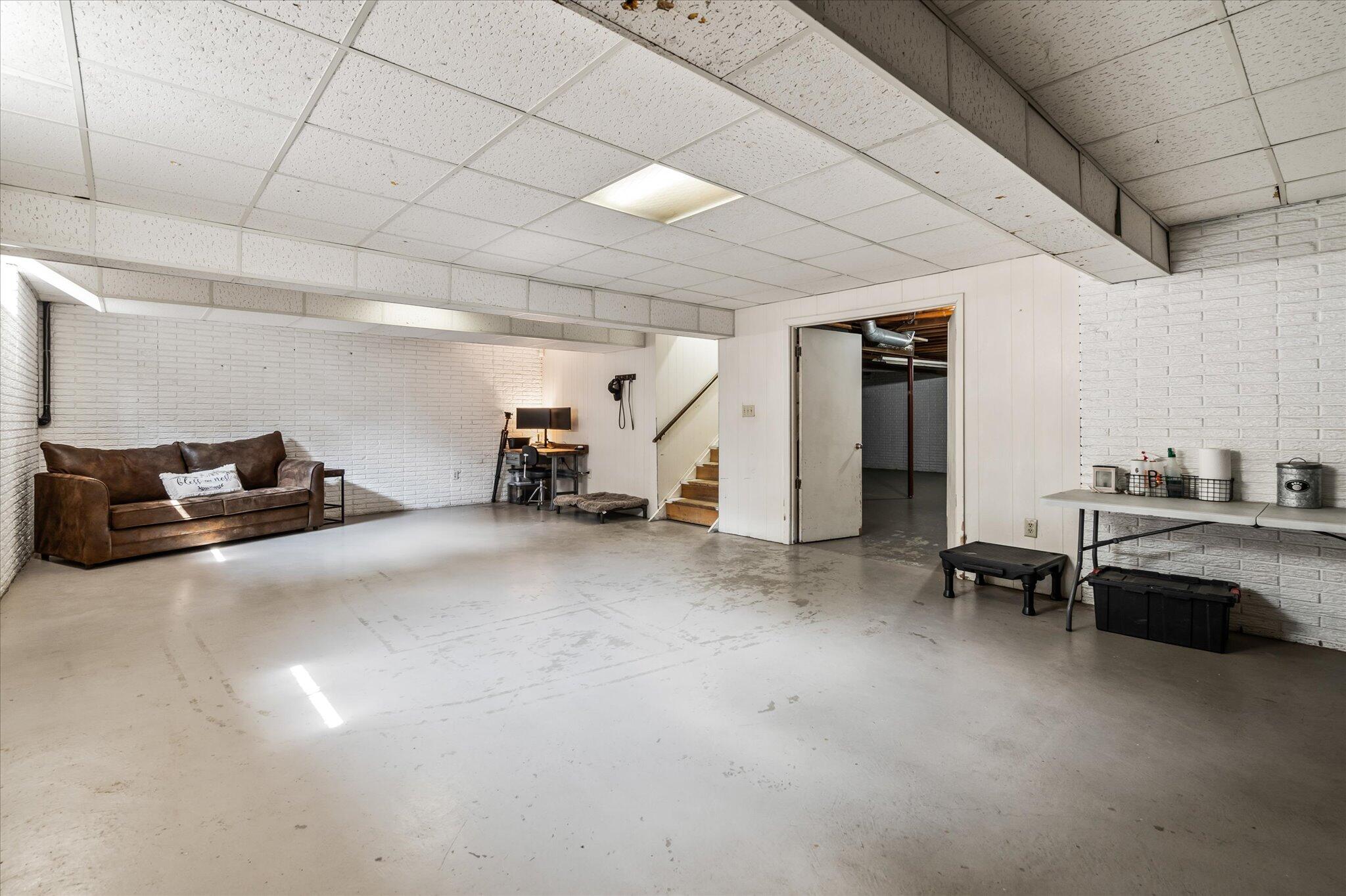 914 W Hyde Road