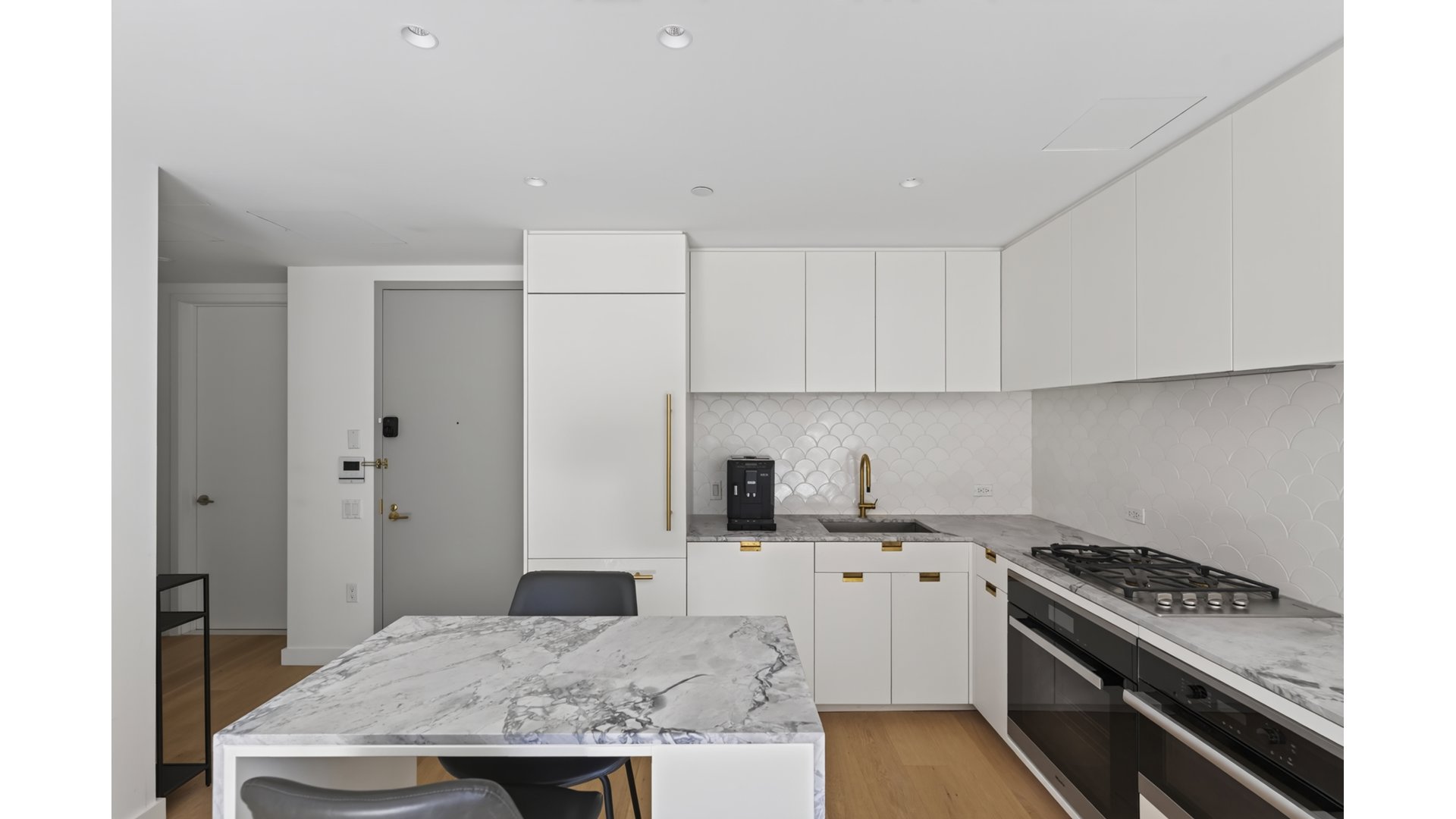 185 GRAND Street 4C