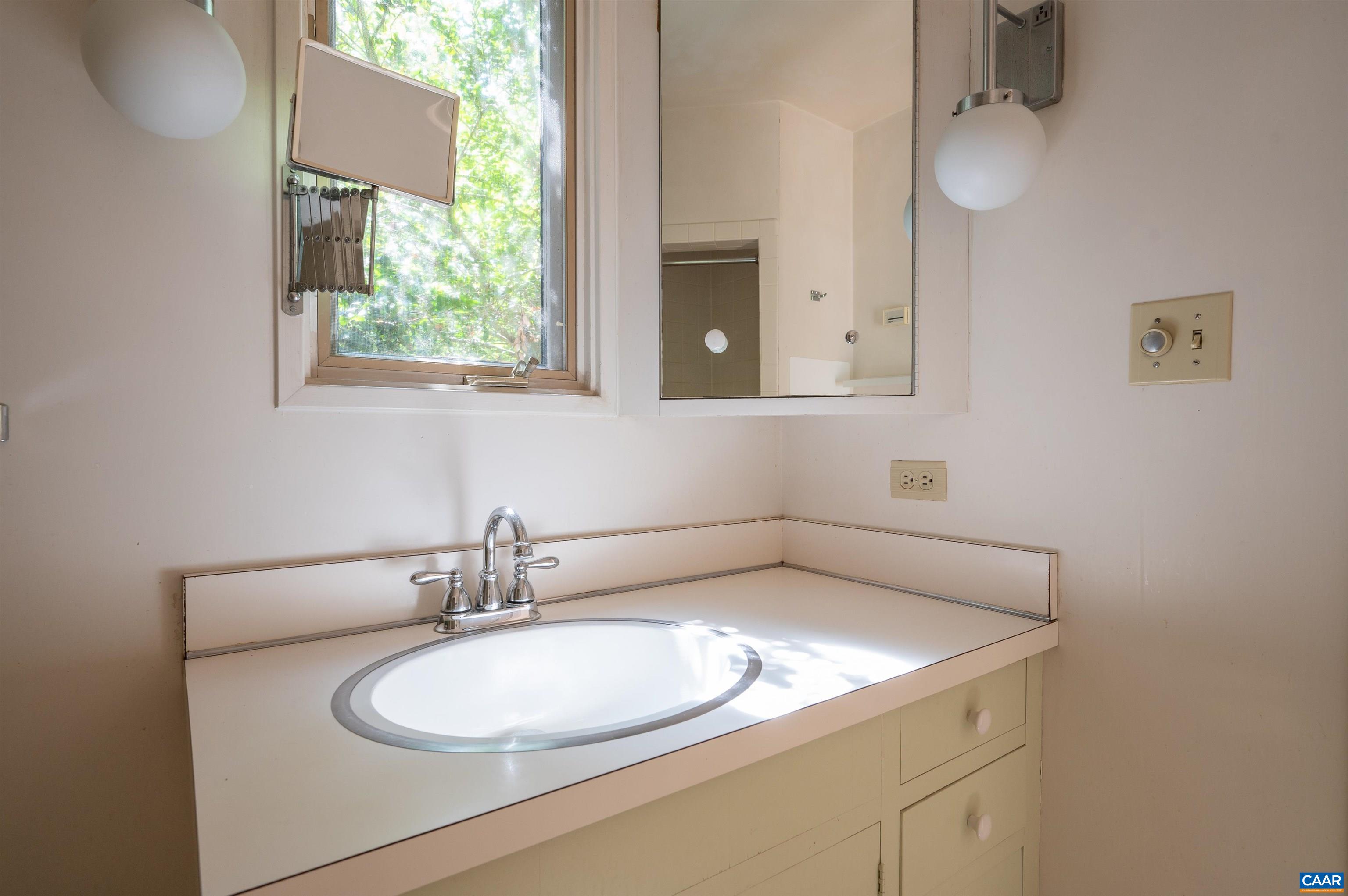 1220 BUCK MOUNTAIN RD