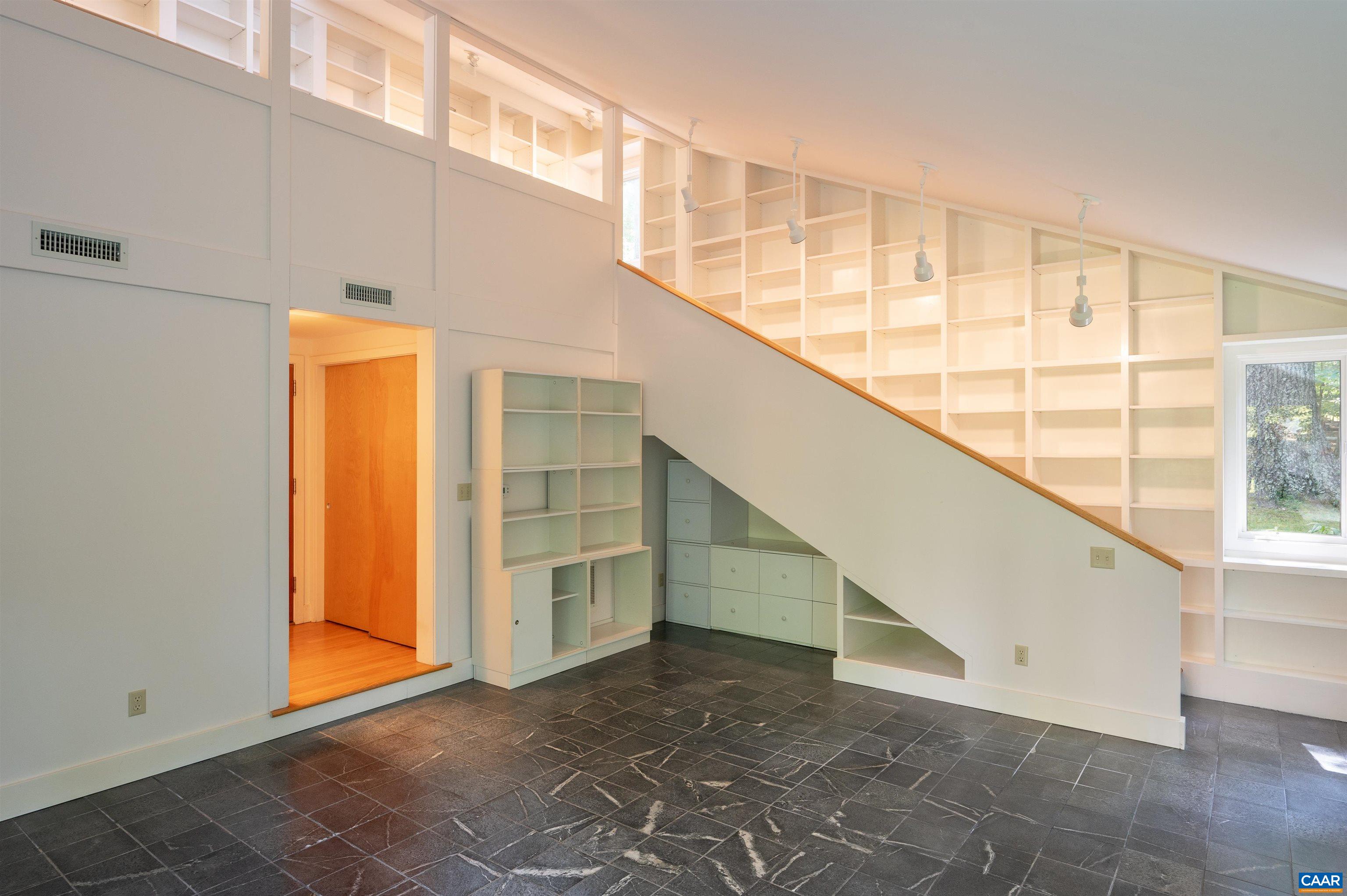 1220 BUCK MOUNTAIN RD