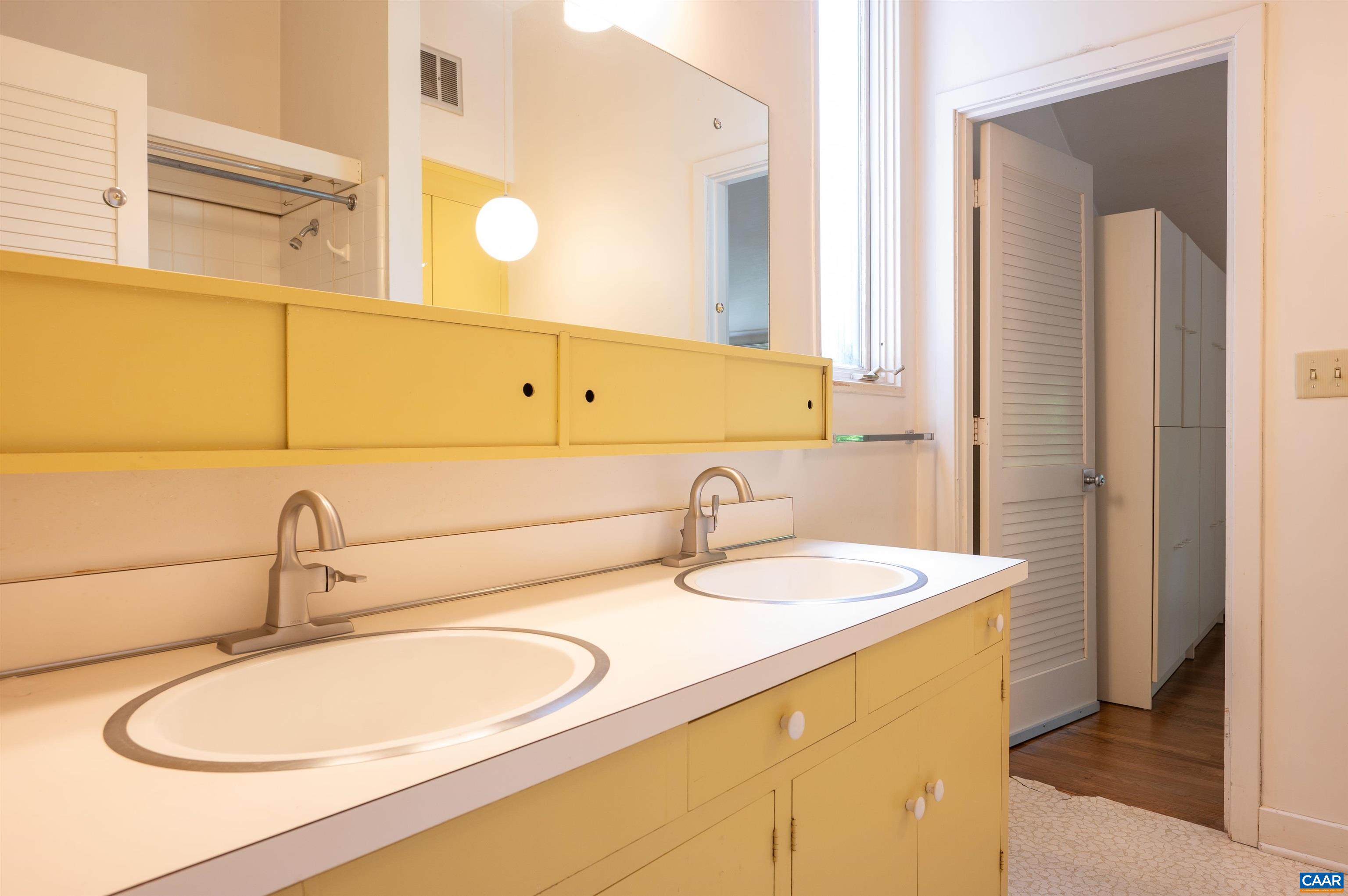 1220 BUCK MOUNTAIN RD