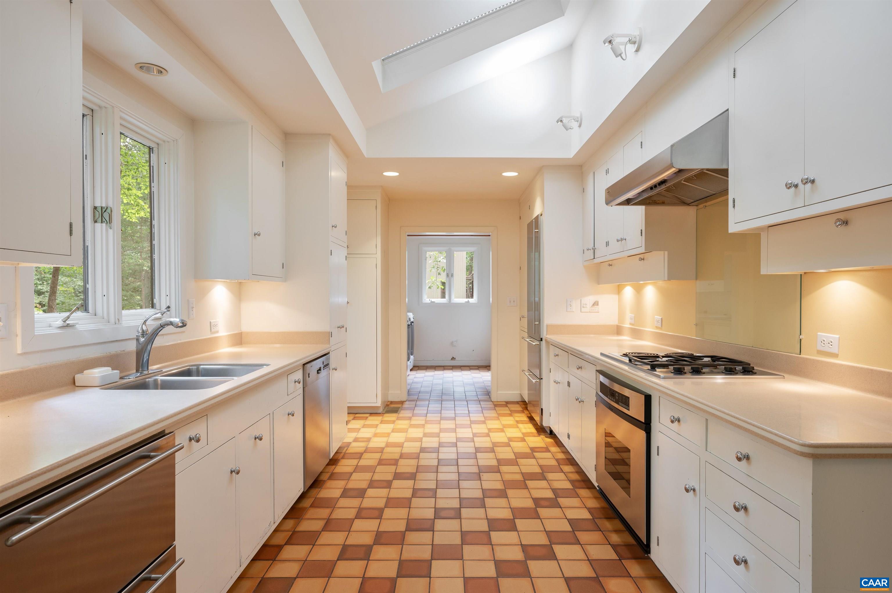 1220 BUCK MOUNTAIN RD