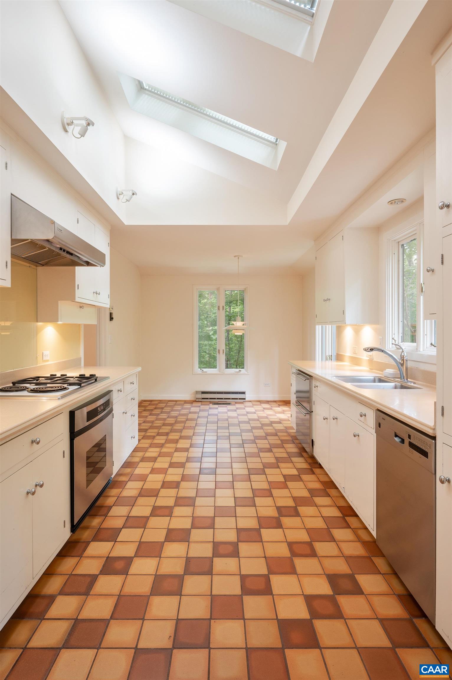 1220 BUCK MOUNTAIN RD