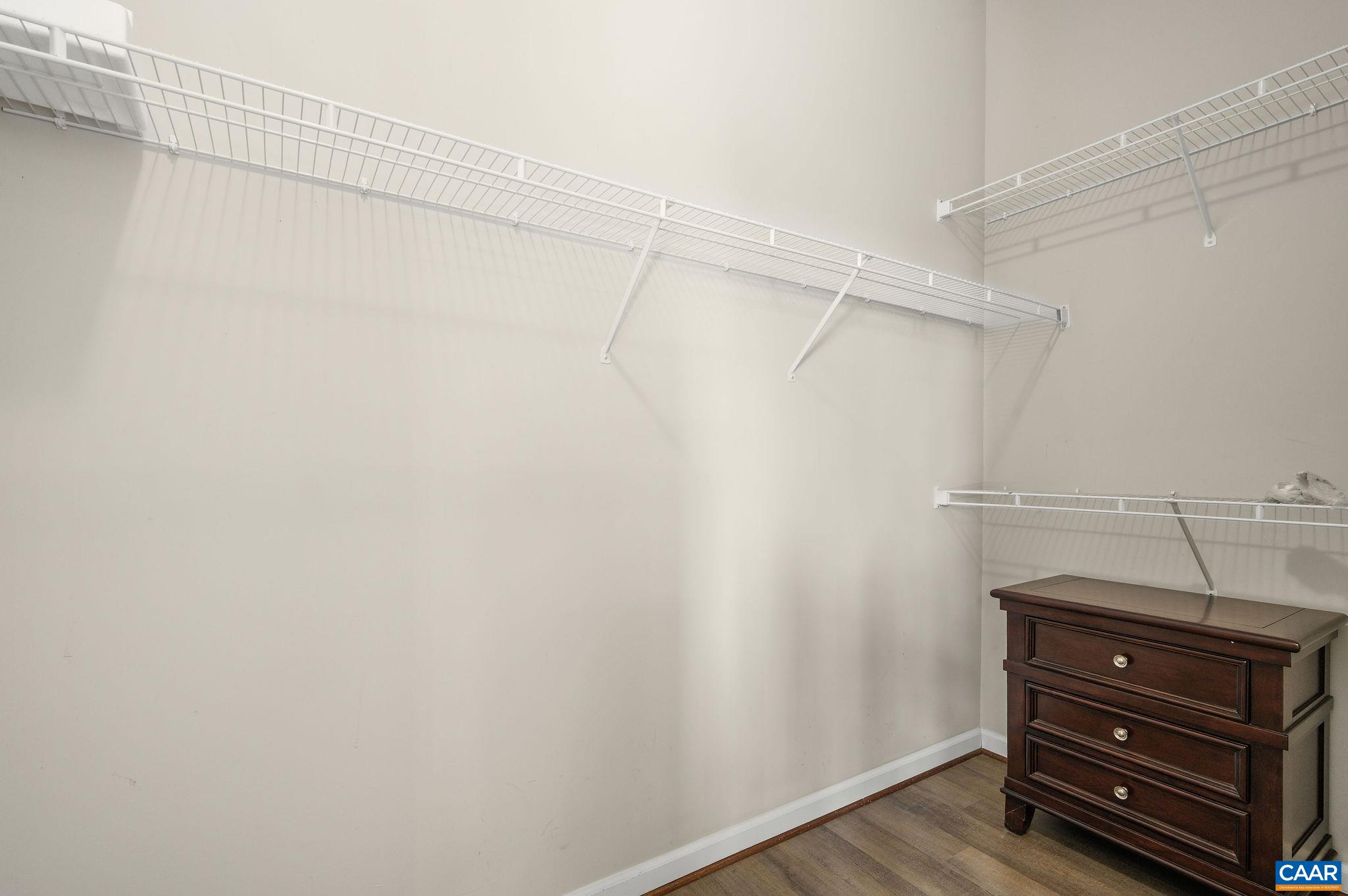 755 WALKER SQ Unit: 4B