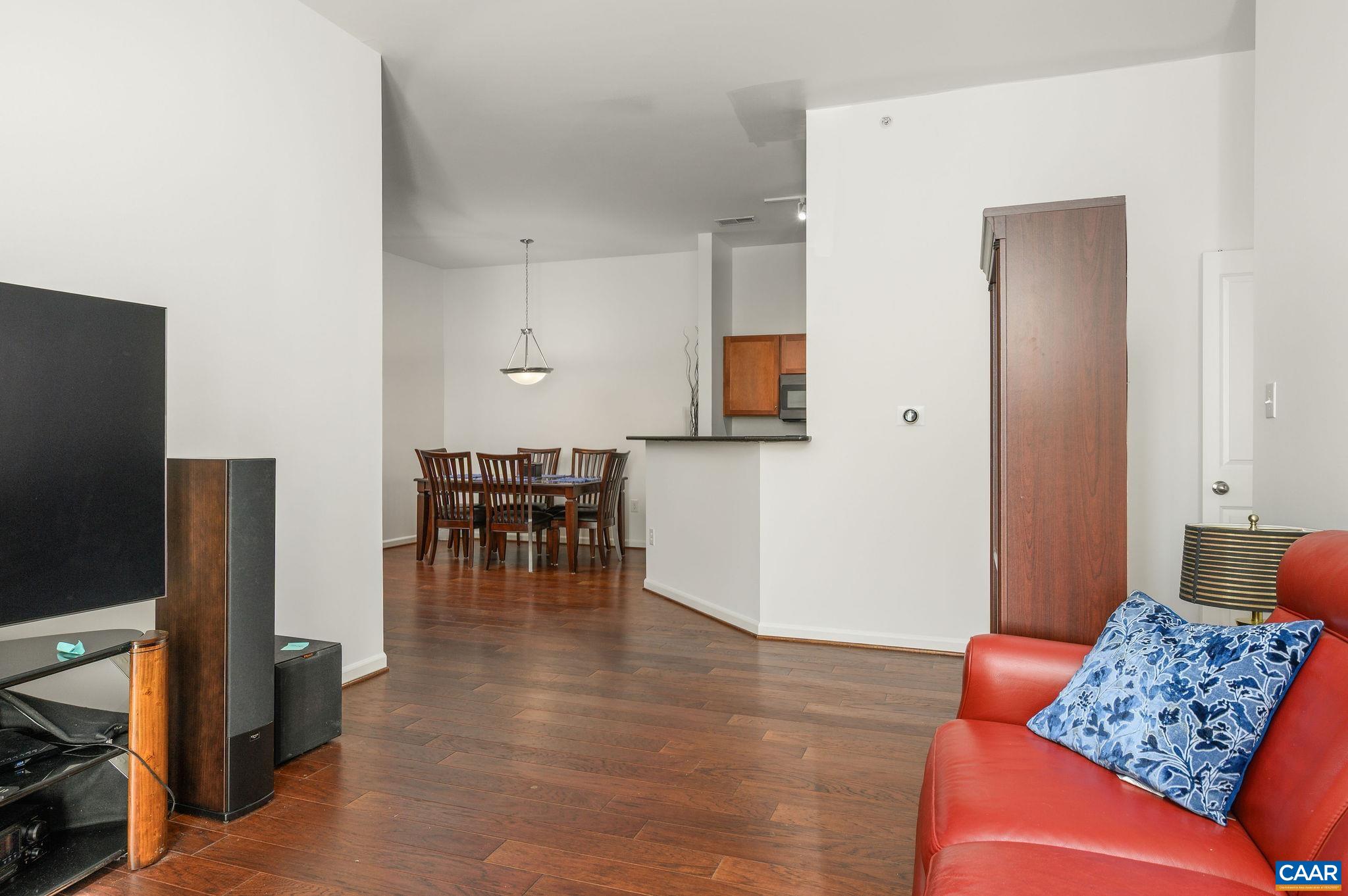 755 WALKER SQ Unit: 4B