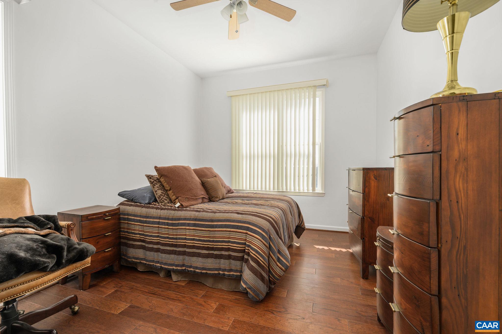 755 WALKER SQ Unit: 4B