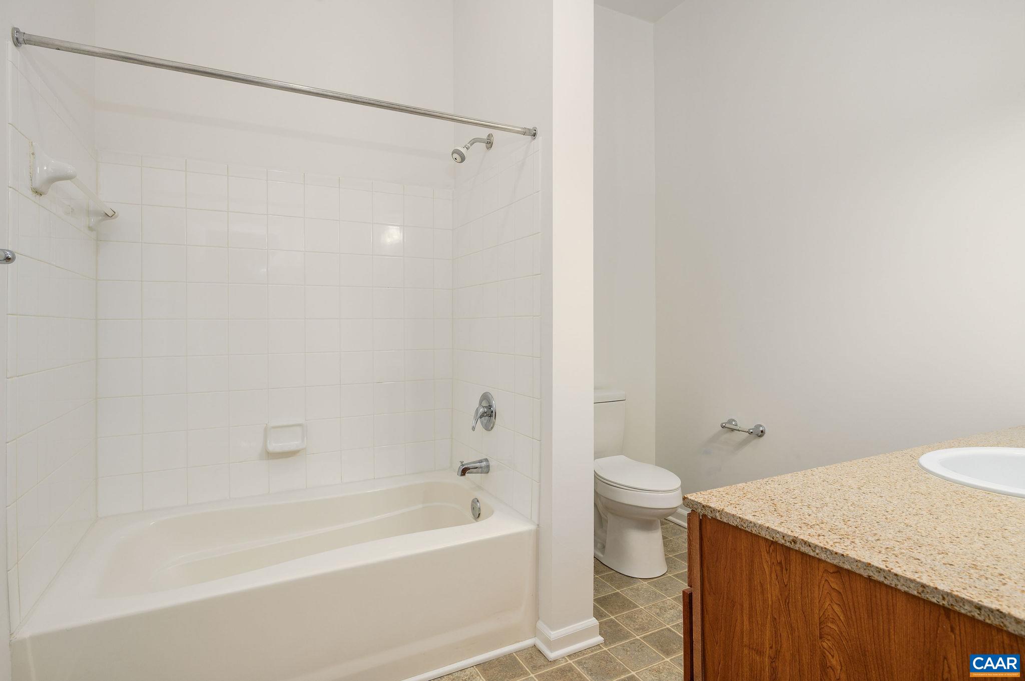 755 WALKER SQ Unit: 4B