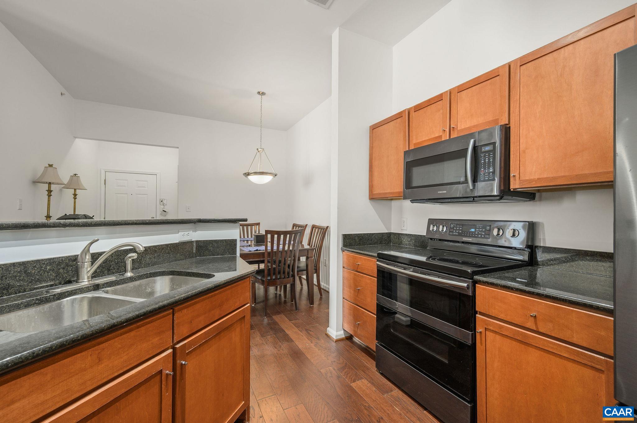 755 WALKER SQ Unit: 4B