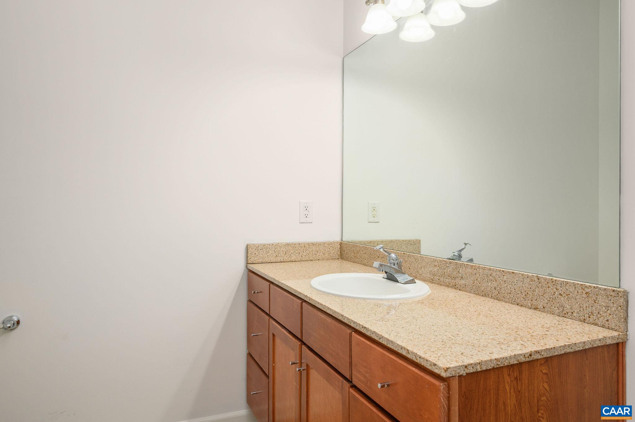 755 WALKER SQ Unit: 4B