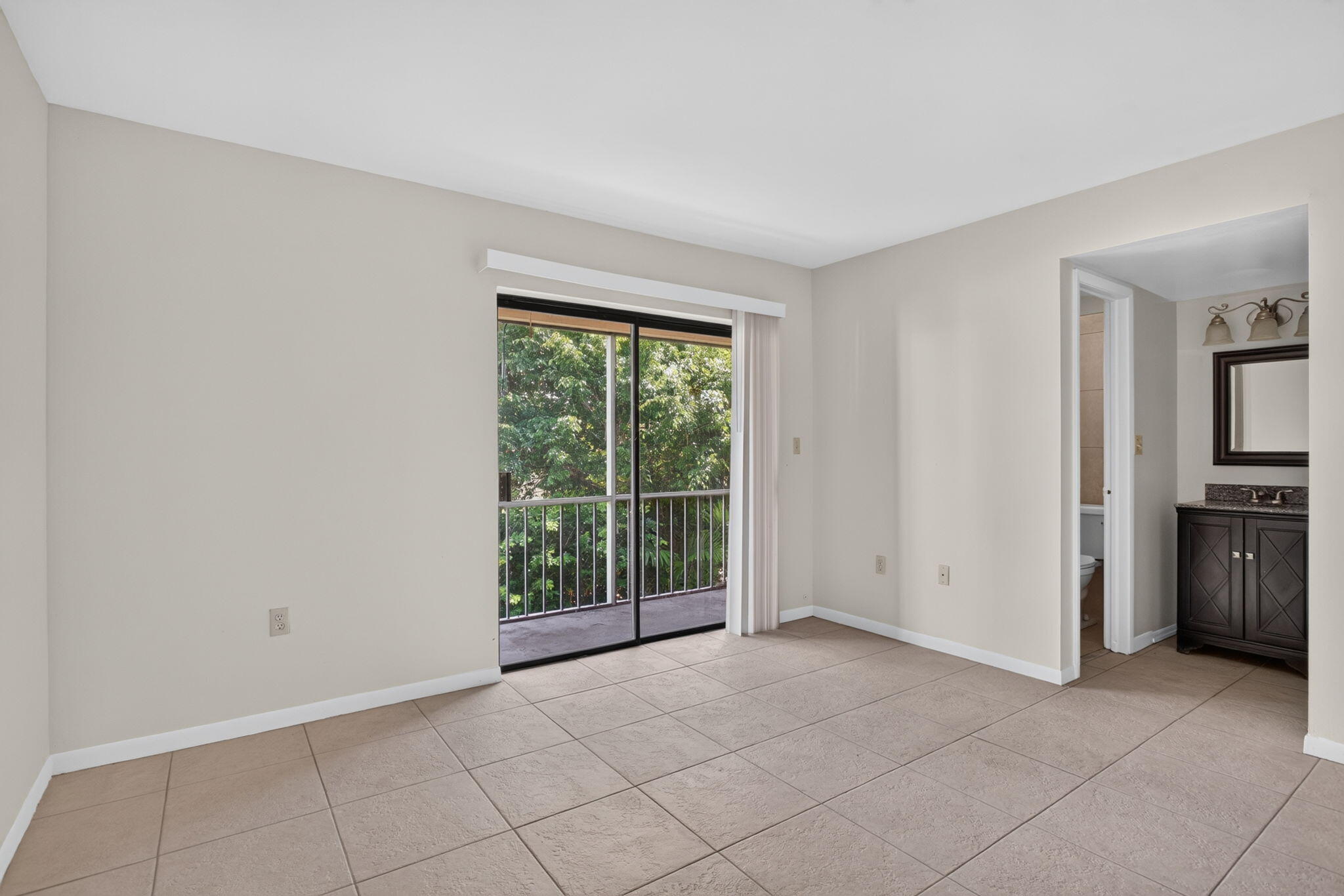 2141 NE 42nd Street 204