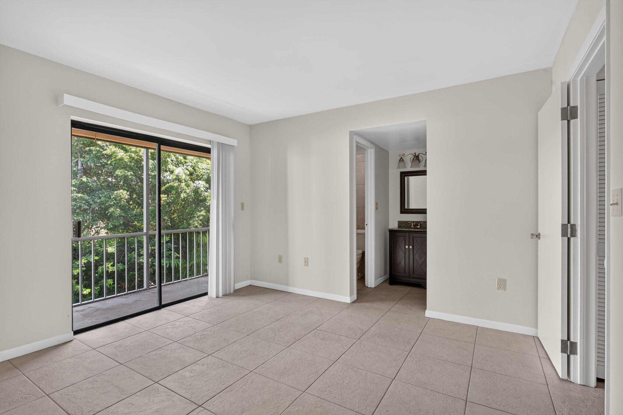 2141 NE 42nd Street 204