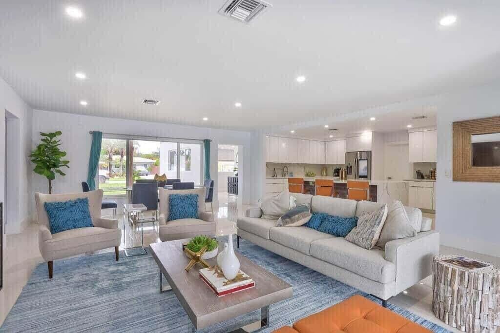 1631 Poinsettia Drive