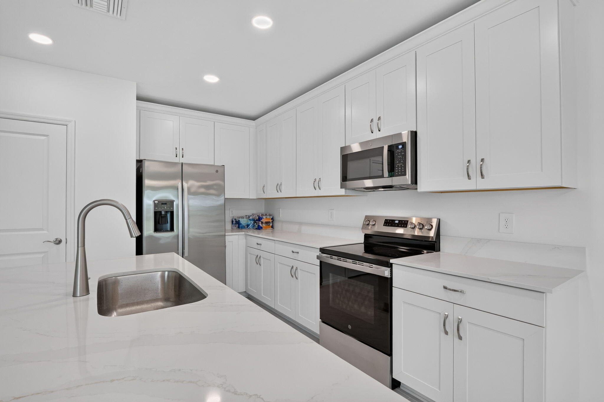 243 LAKESIDE BREEZE Way