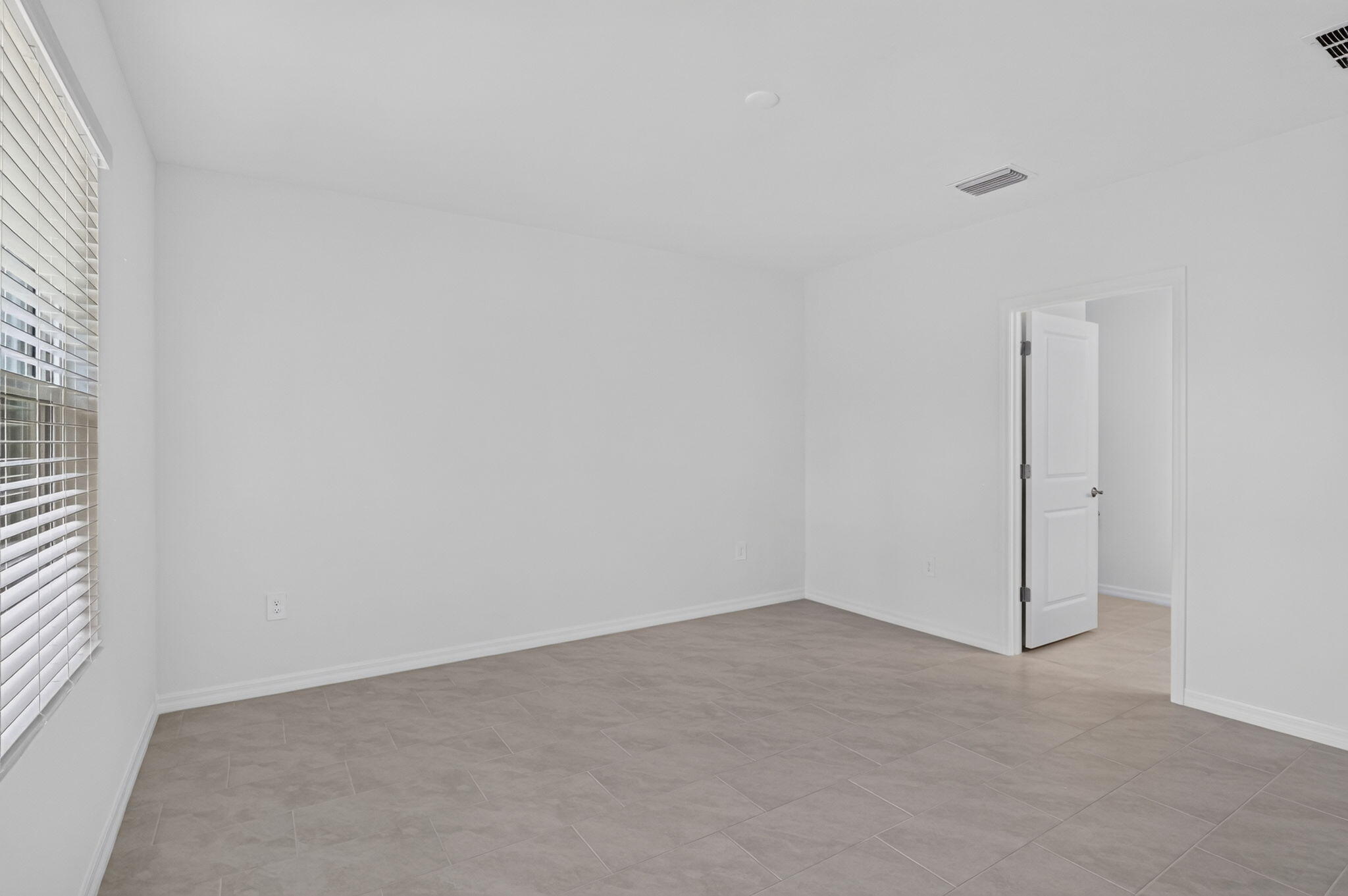 243 LAKESIDE BREEZE Way