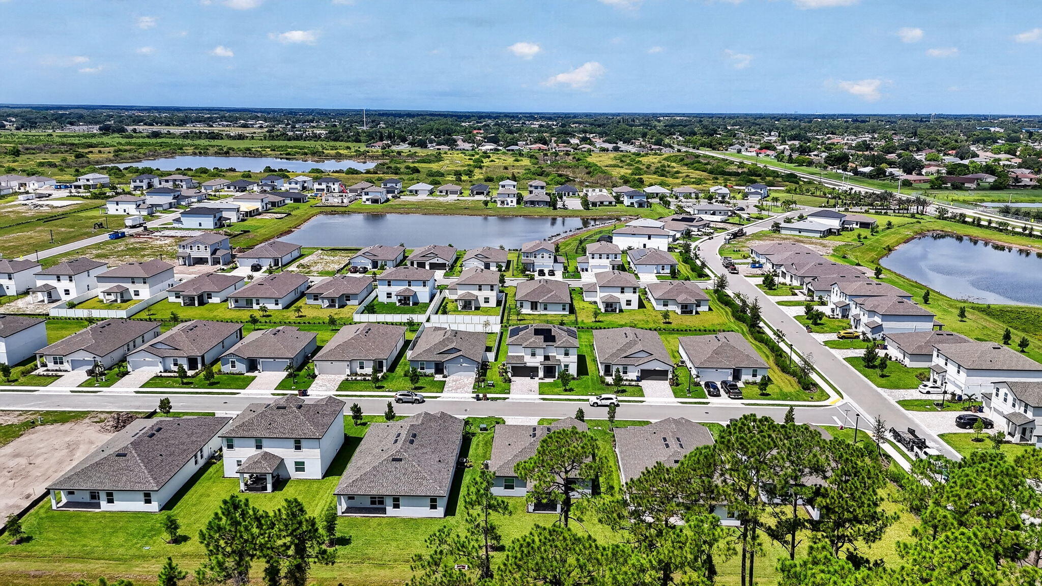 243 LAKESIDE BREEZE Way