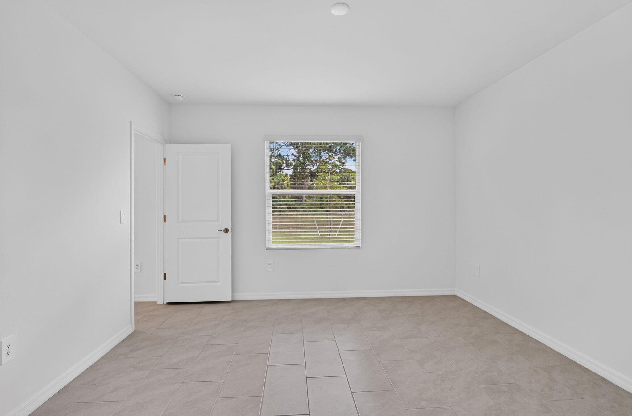 243 LAKESIDE BREEZE Way