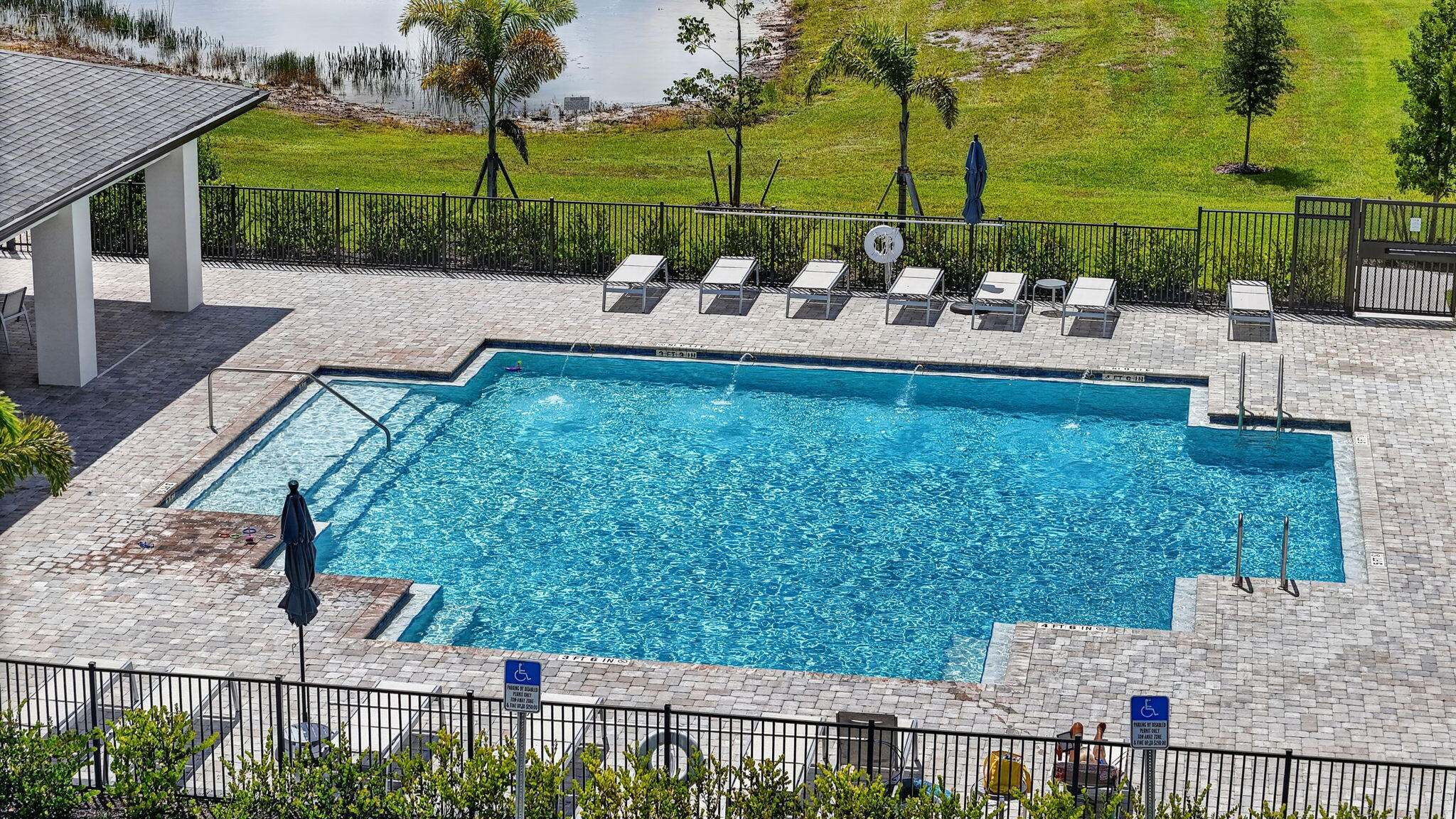 243 LAKESIDE BREEZE Way