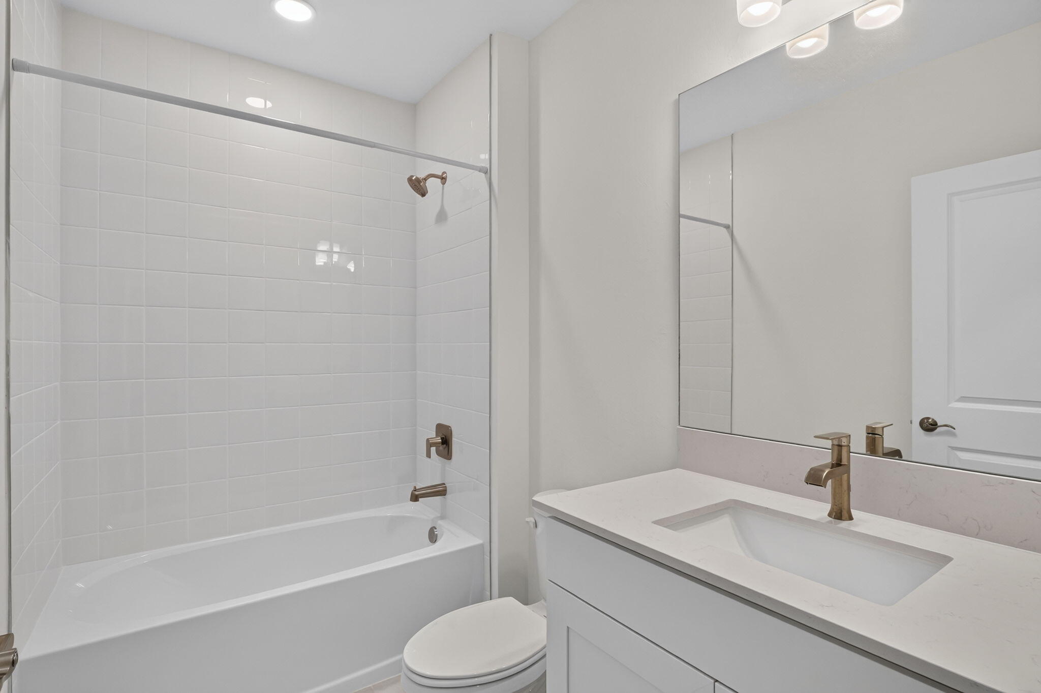 243 LAKESIDE BREEZE Way