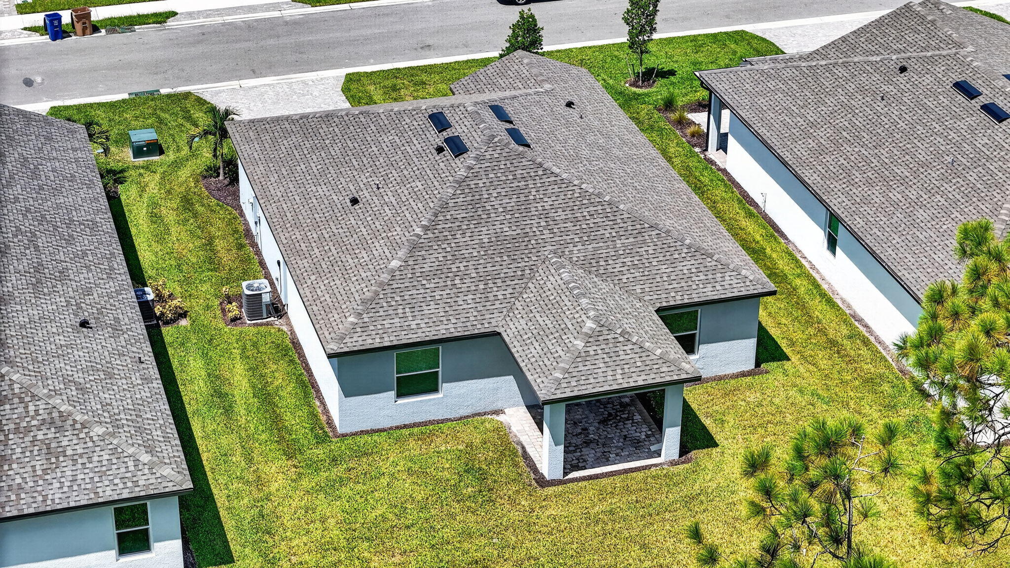 243 LAKESIDE BREEZE Way