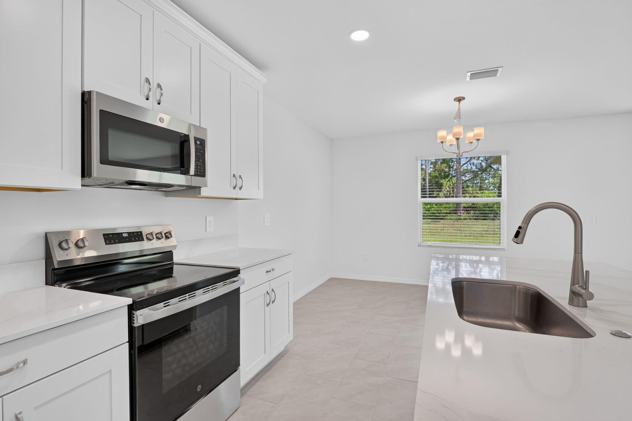 243 LAKESIDE BREEZE Way