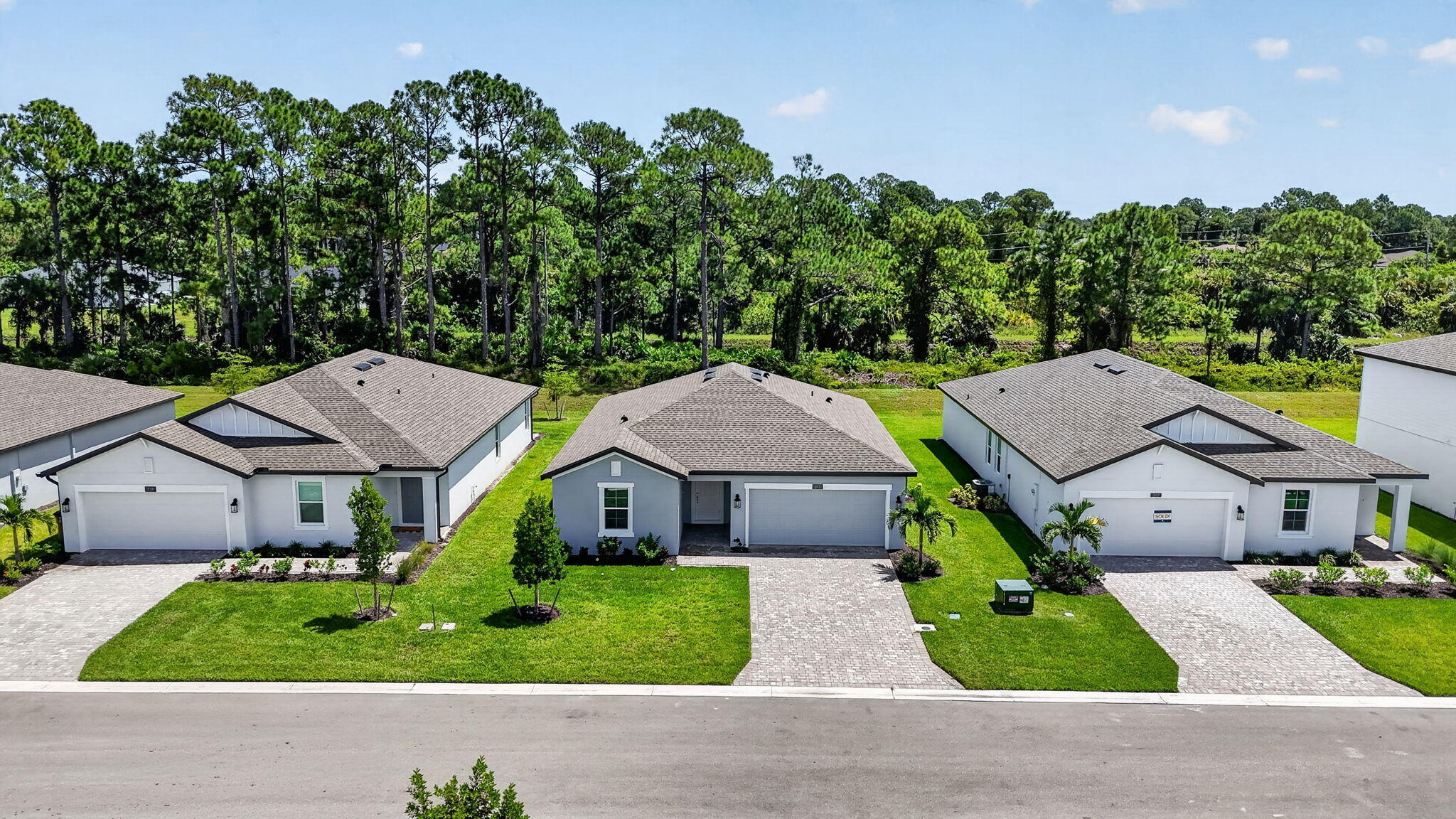 243 LAKESIDE BREEZE Way