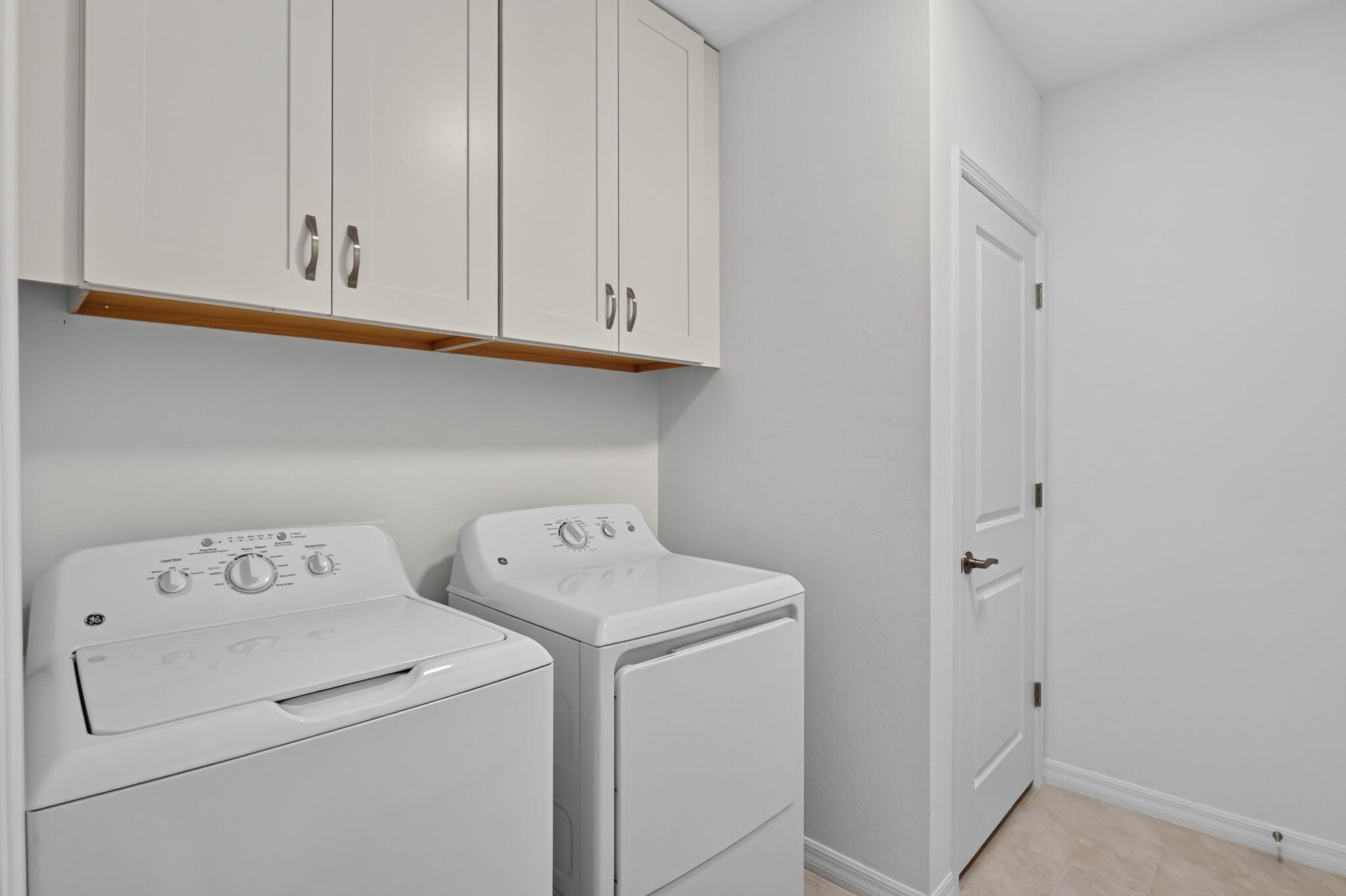 243 LAKESIDE BREEZE Way