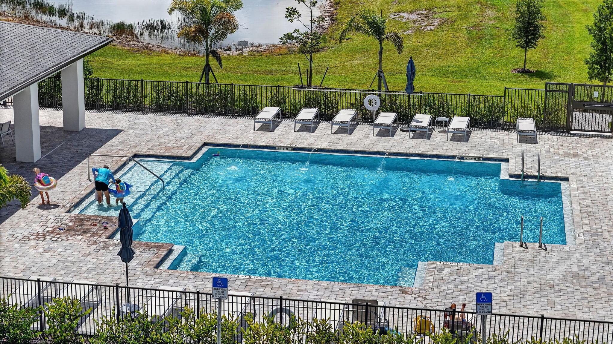 243 LAKESIDE BREEZE Way