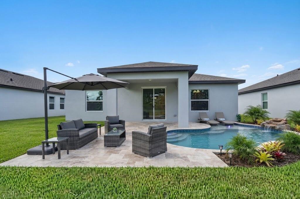 243 LAKESIDE BREEZE Way
