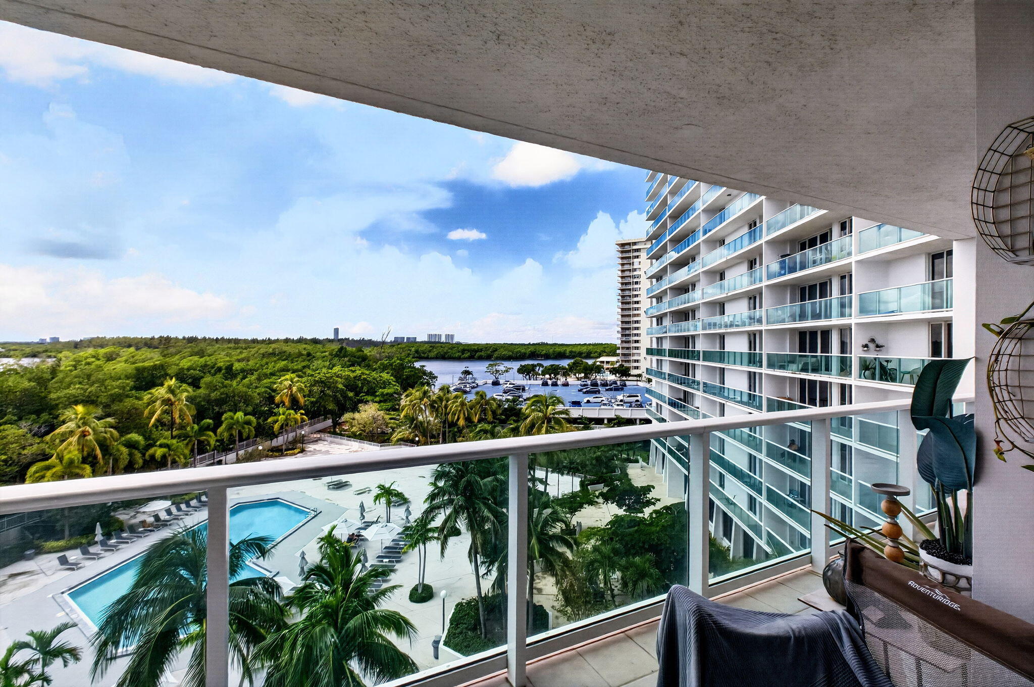 100 BAYVIEW Drive 620