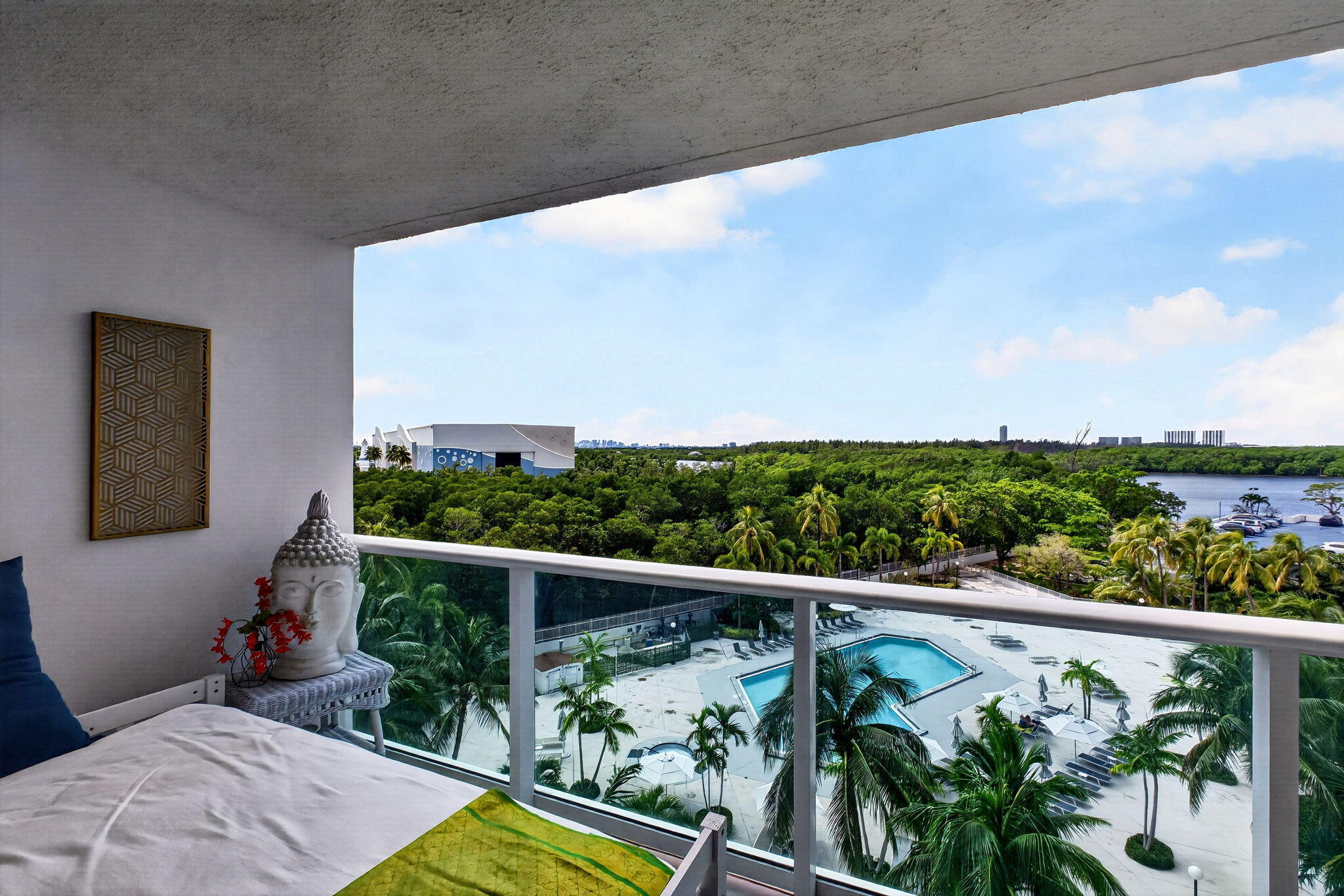 100 BAYVIEW Drive 620