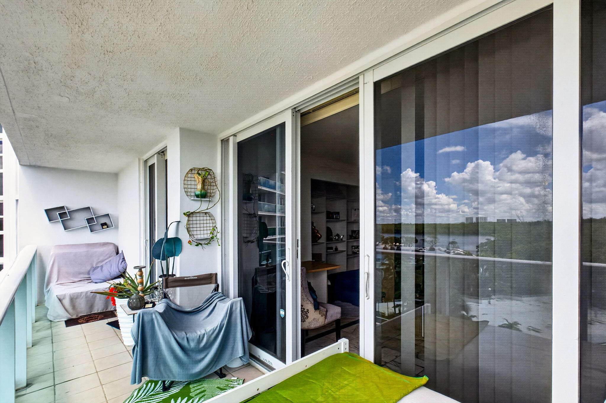 100 BAYVIEW Drive 620