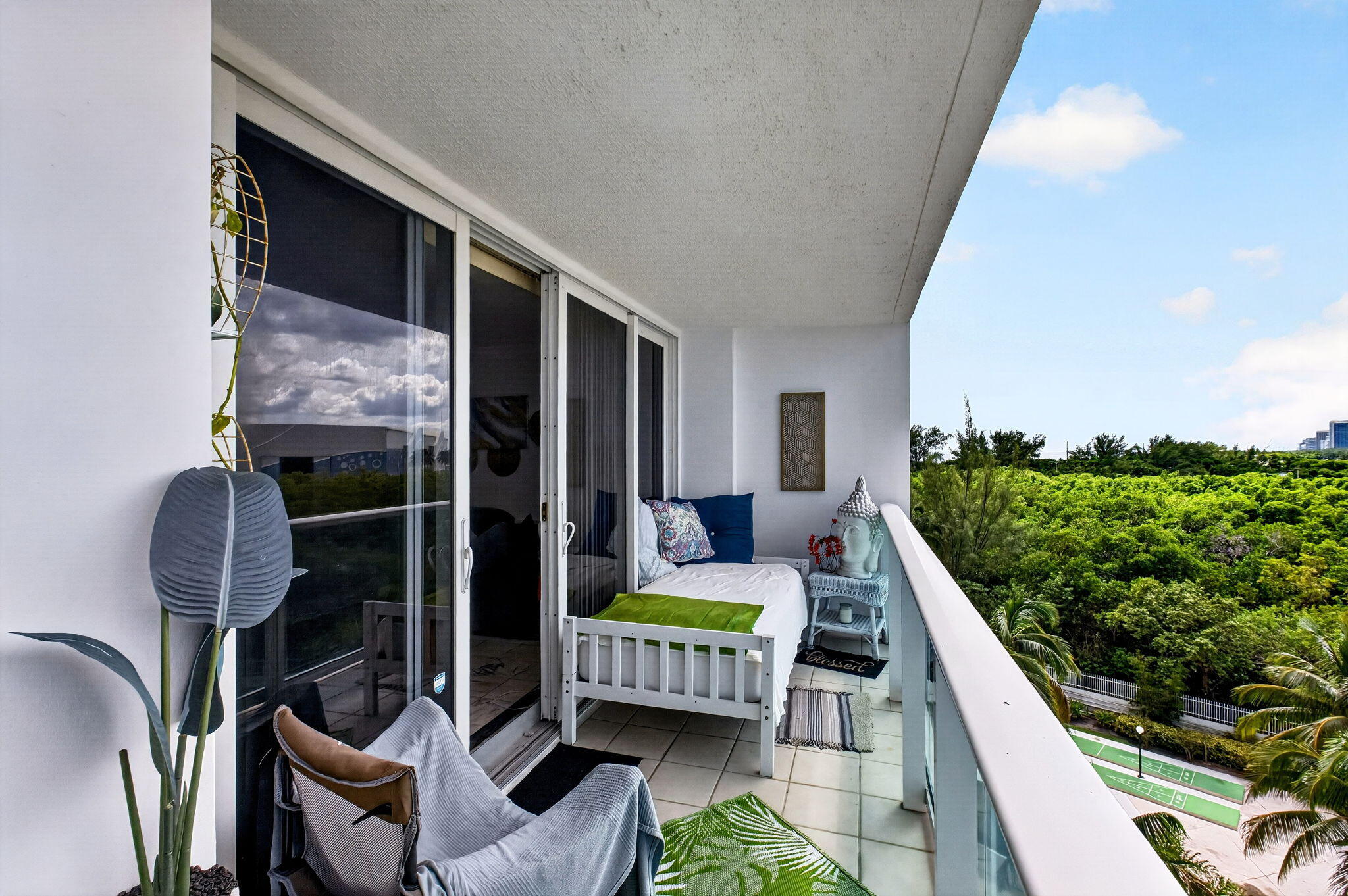 100 BAYVIEW Drive 620