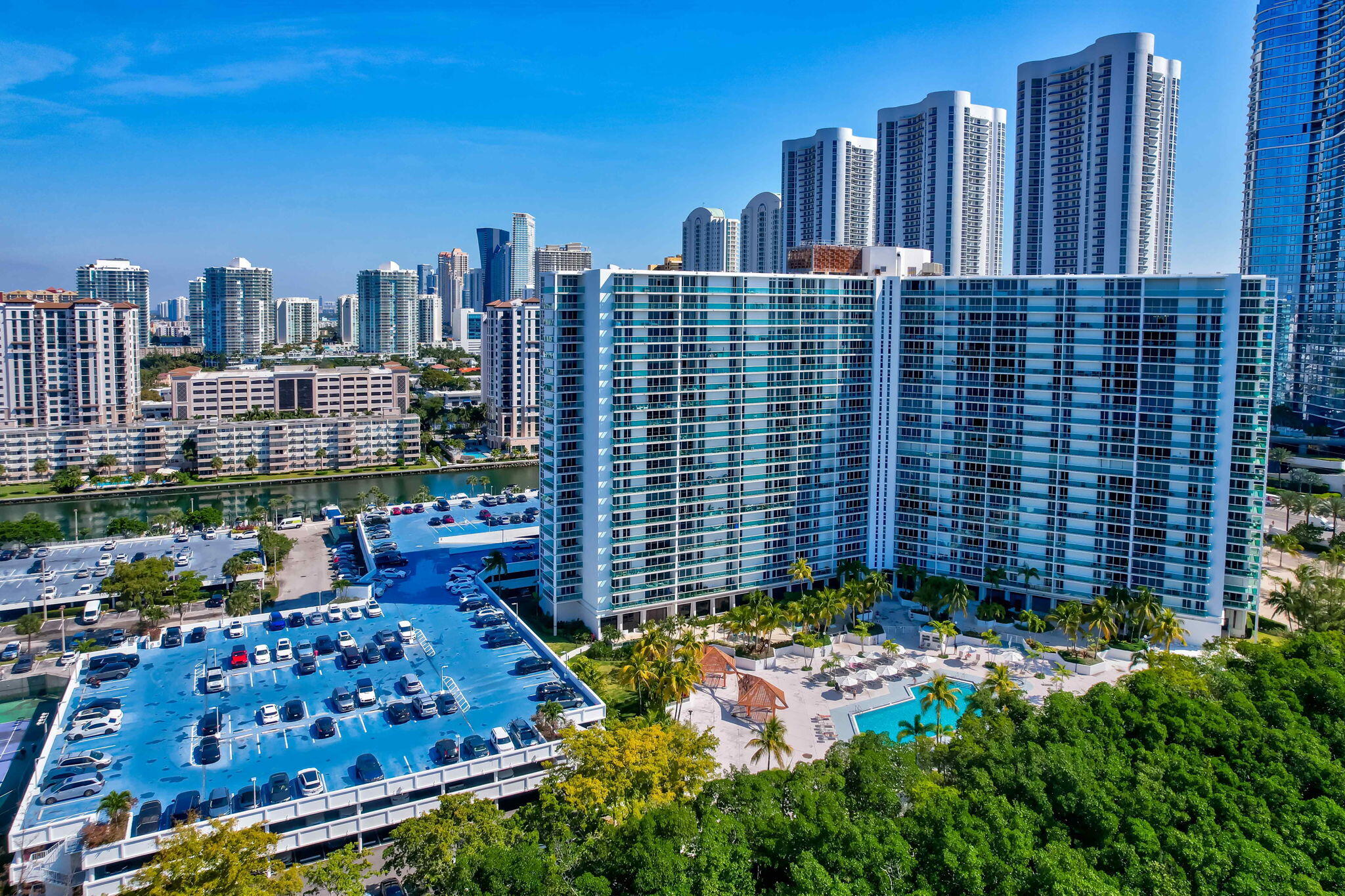 100 BAYVIEW Drive 620