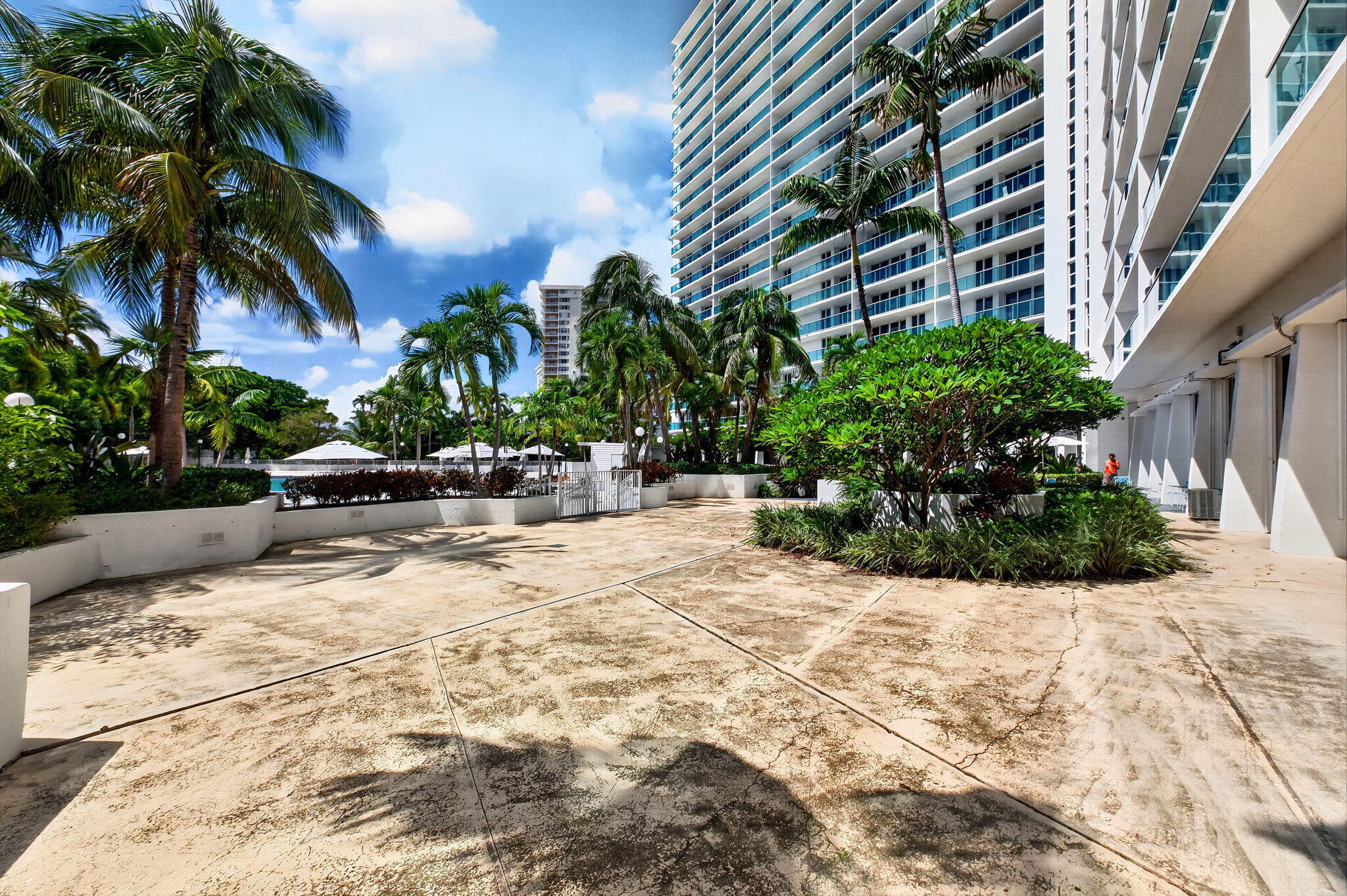 100 BAYVIEW Drive 620