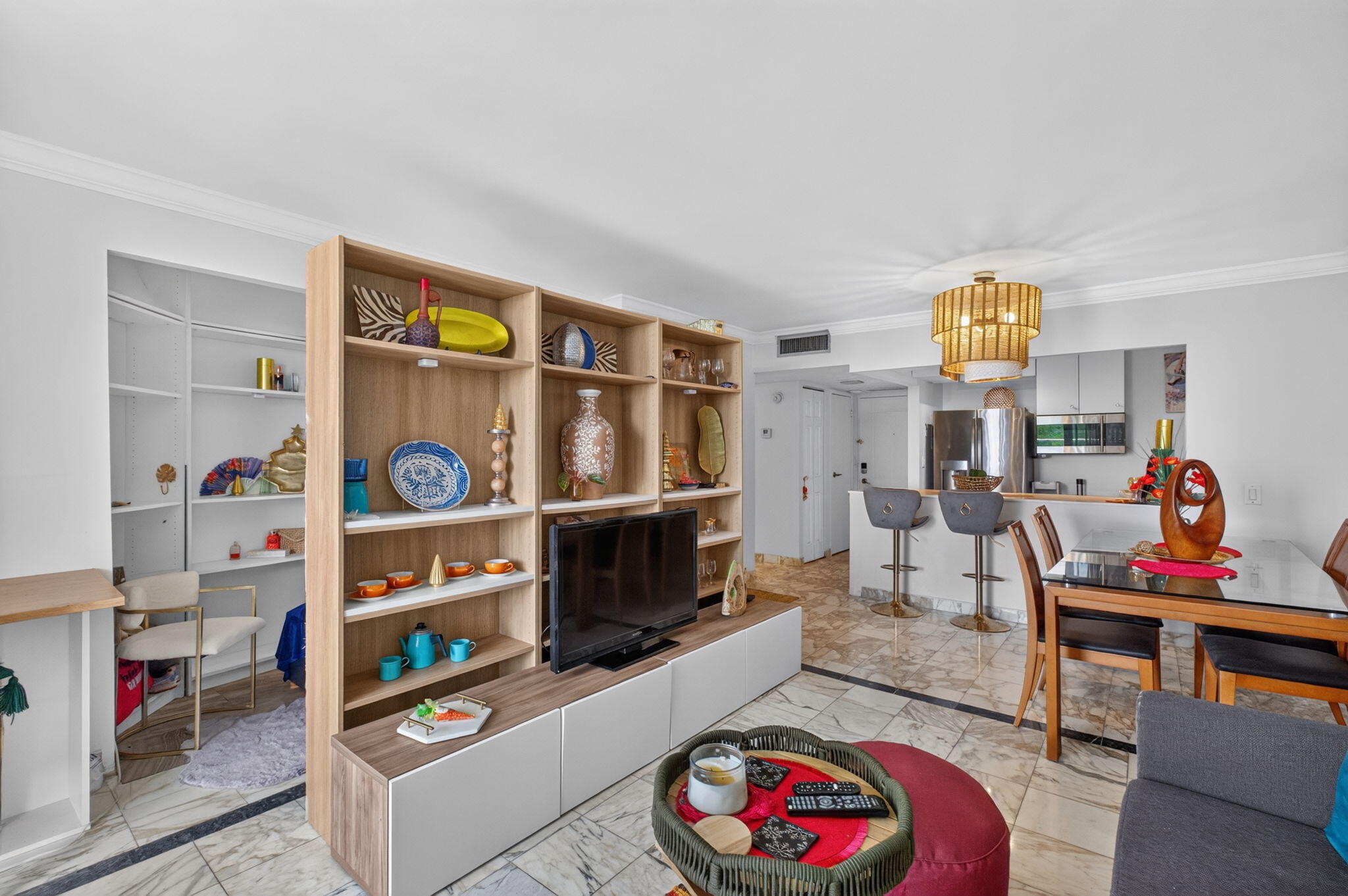 100 BAYVIEW Drive 620