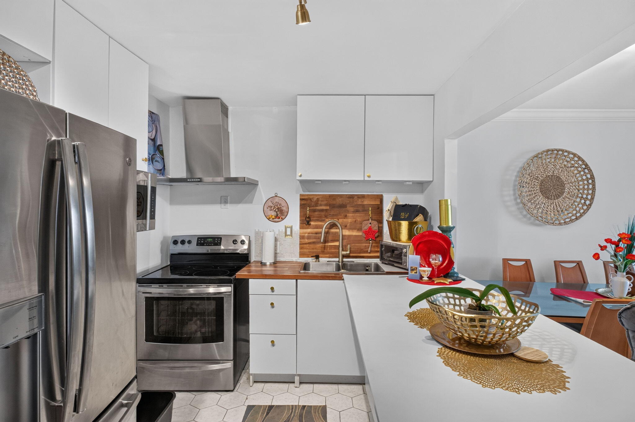 100 BAYVIEW Drive 620