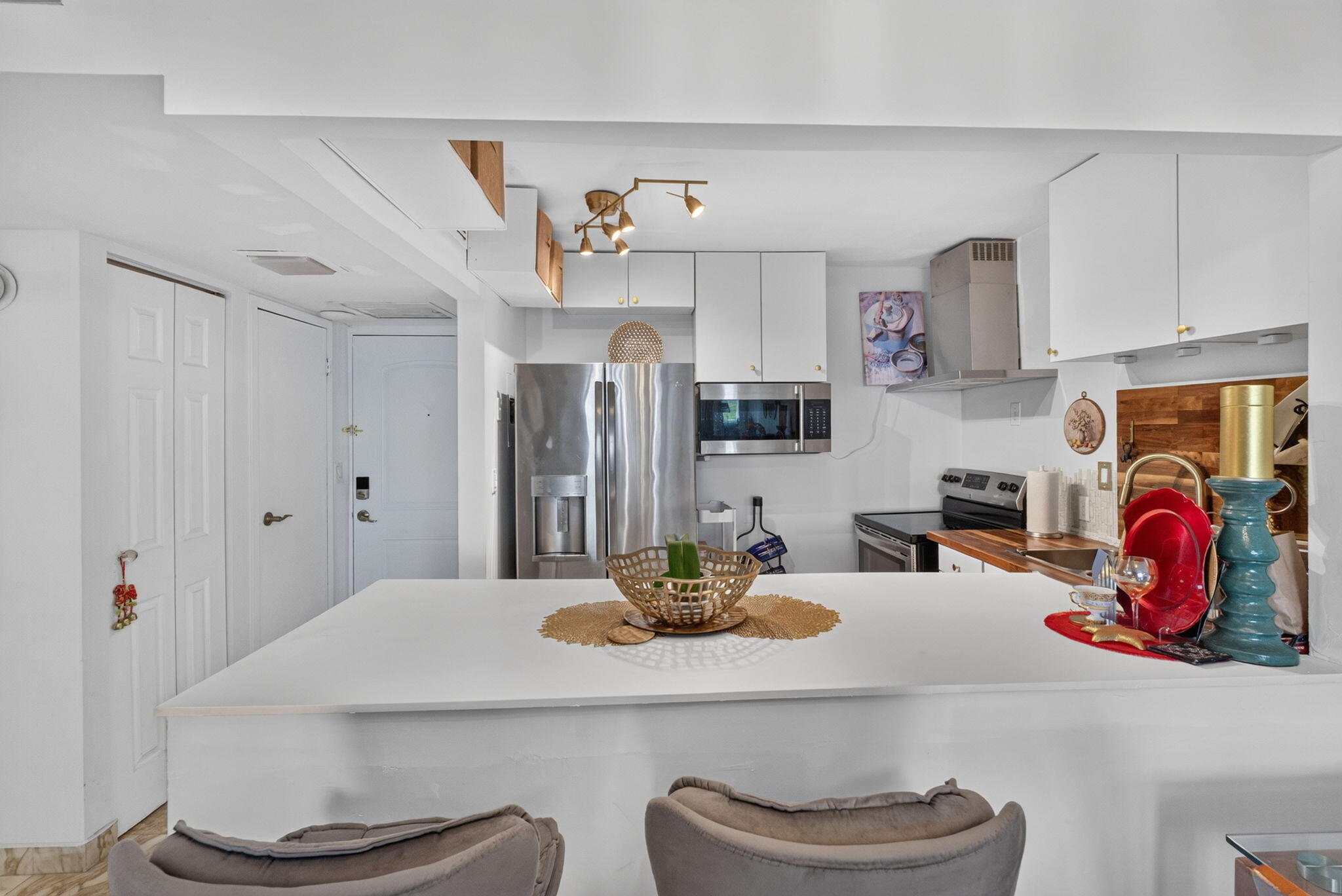100 BAYVIEW Drive 620