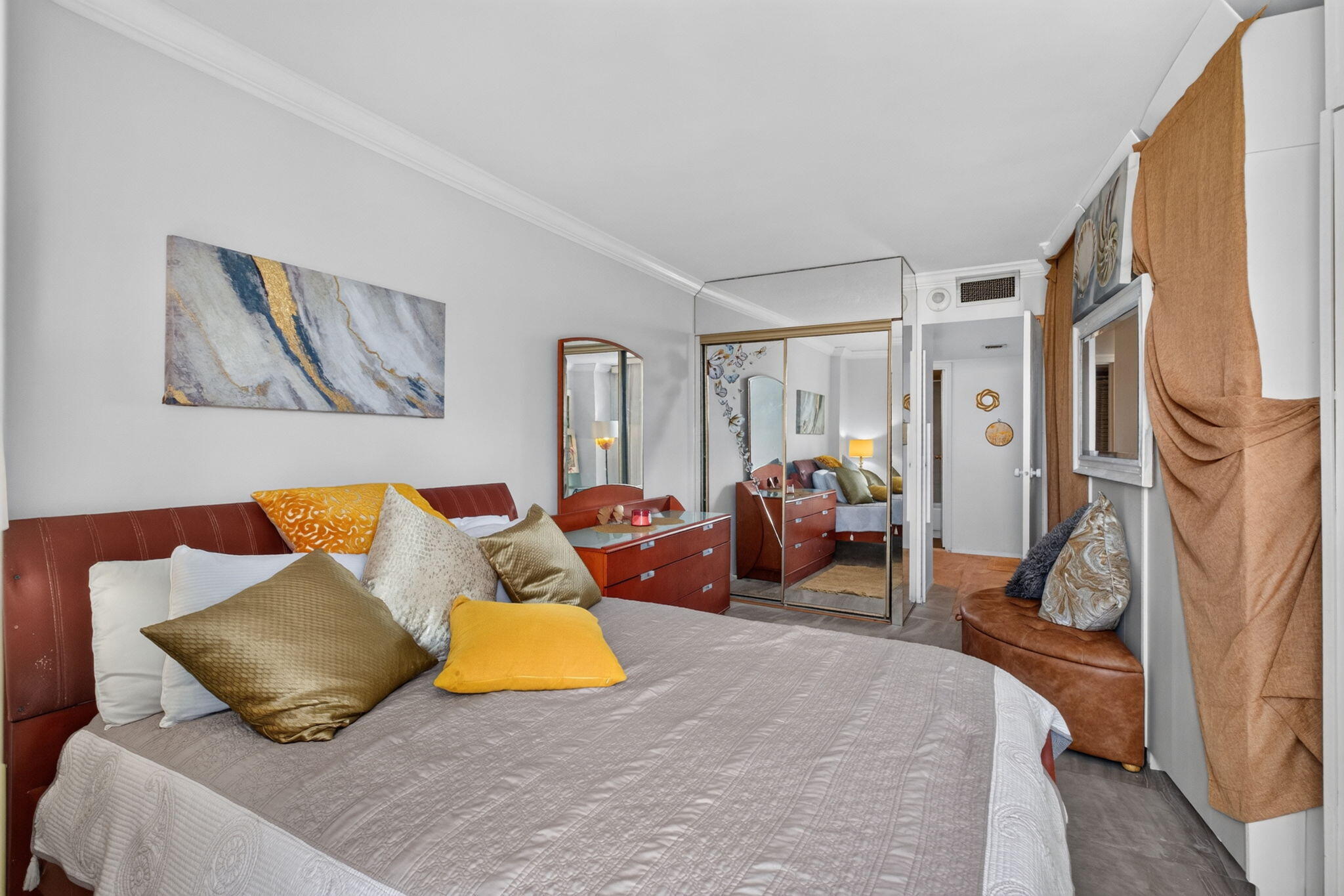100 BAYVIEW Drive 620