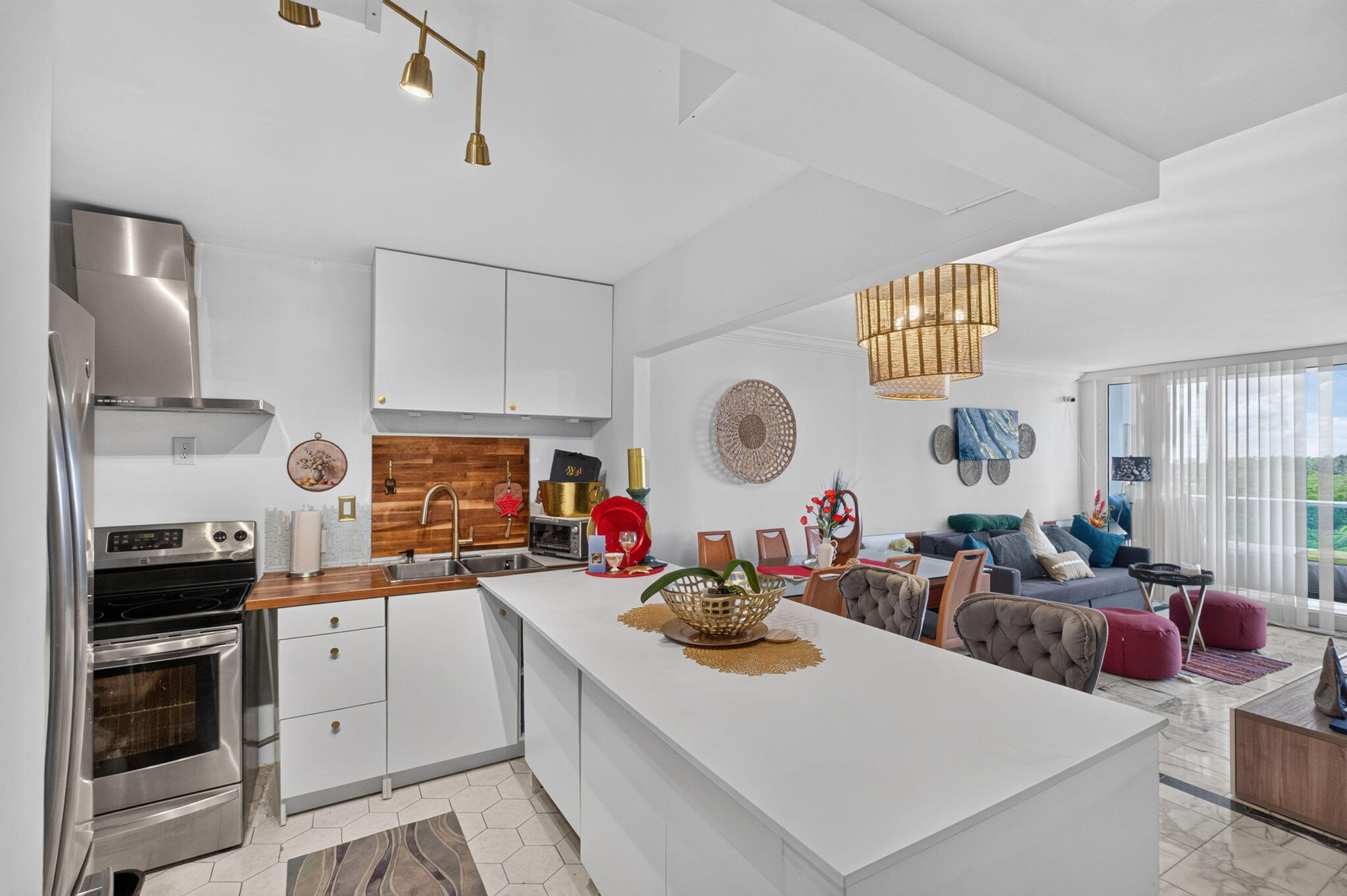 100 BAYVIEW Drive 620