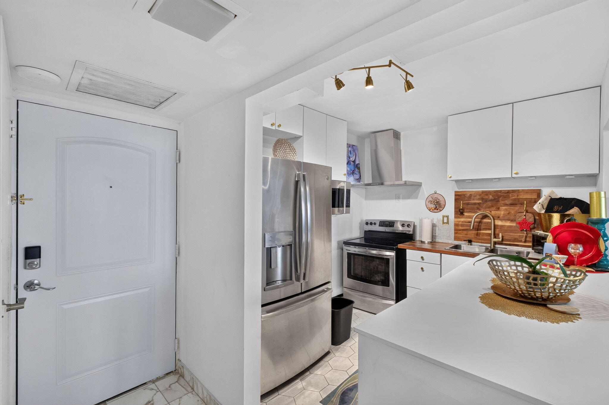 100 BAYVIEW Drive 620